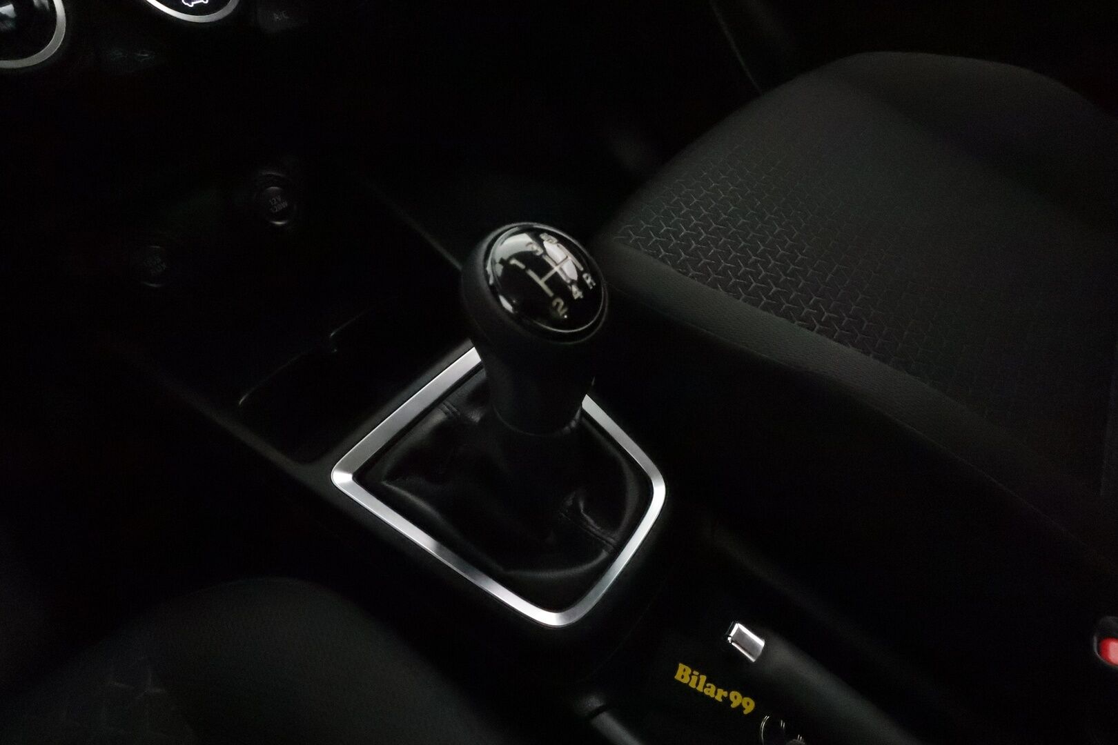 Suzuki Swift 2018 1,2 DUALJET 4WD GLX 5MT HYBRID **Adapt.vakkari / P.kamera / Koukku / Navi / Auto ilmastointi / LED** - Suomi-auto / Merkkihuollettu / Kahdet renkaat aluvanteilla / KeylessGo