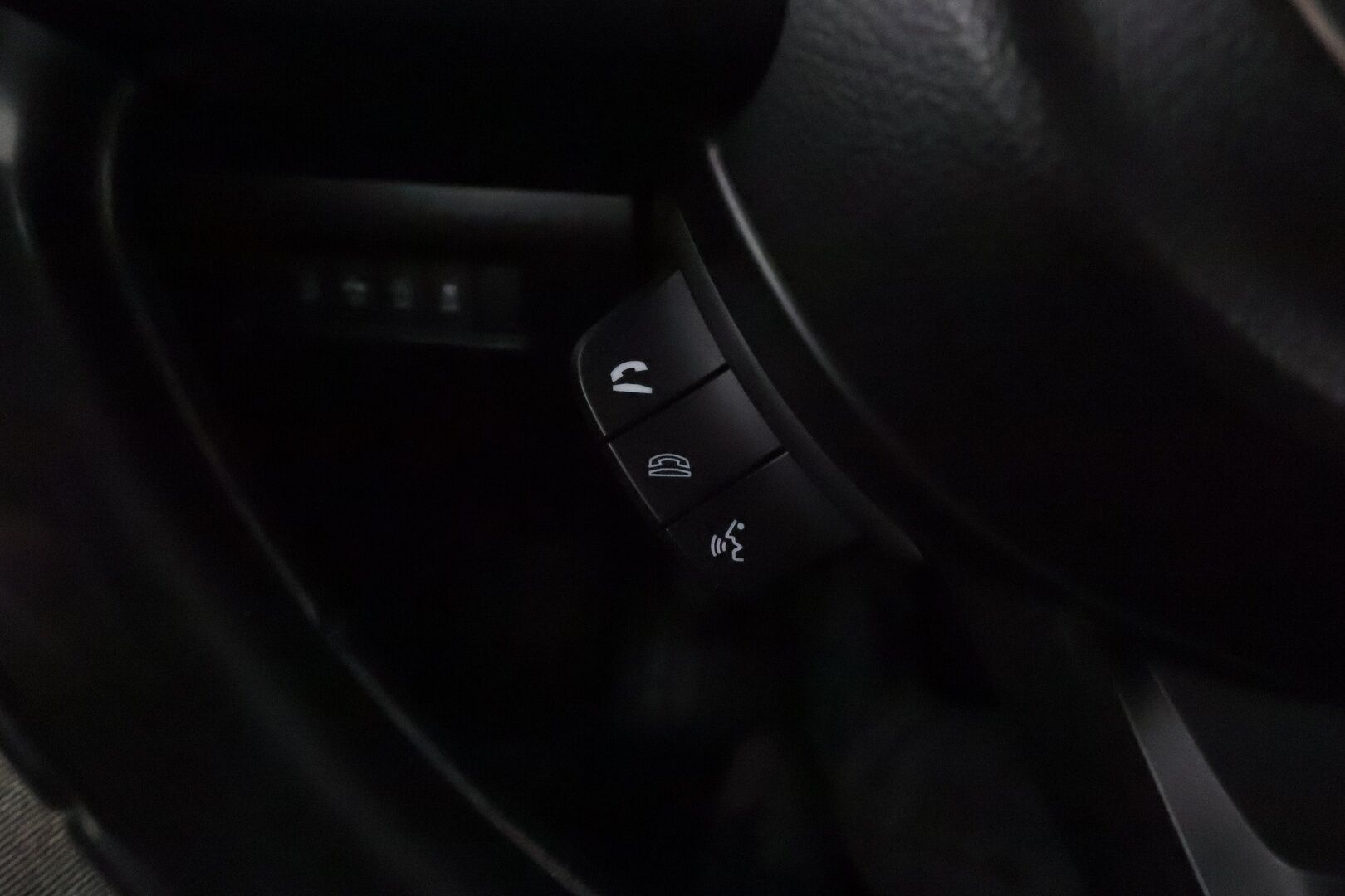 Suzuki Swift 2018 1,2 DUALJET 4WD GLX 5MT HYBRID **Adapt.vakkari / P.kamera / Koukku / Navi / Auto ilmastointi / LED** - Suomi-auto / Merkkihuollettu / Kahdet renkaat aluvanteilla / KeylessGo