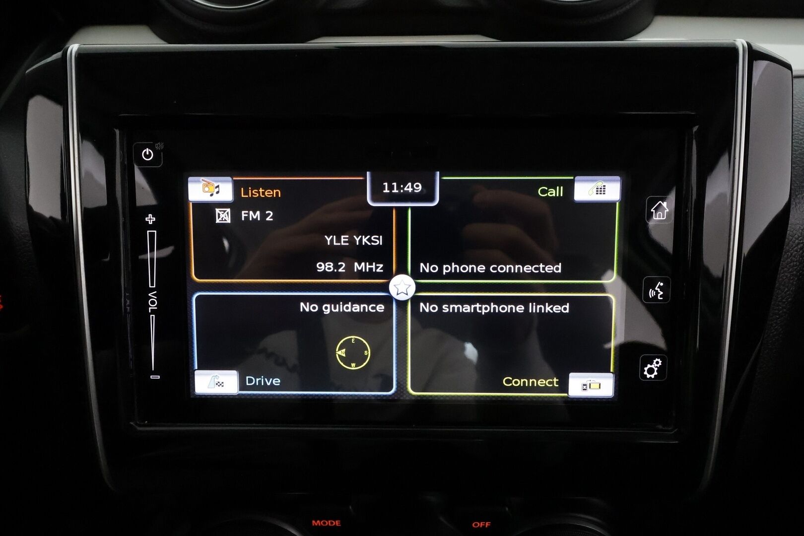 Suzuki Swift 2018 1,2 DUALJET 4WD GLX 5MT HYBRID **Adapt.vakkari / P.kamera / Koukku / Navi / Auto ilmastointi / LED** - Suomi-auto / Merkkihuollettu / Kahdet renkaat aluvanteilla / KeylessGo