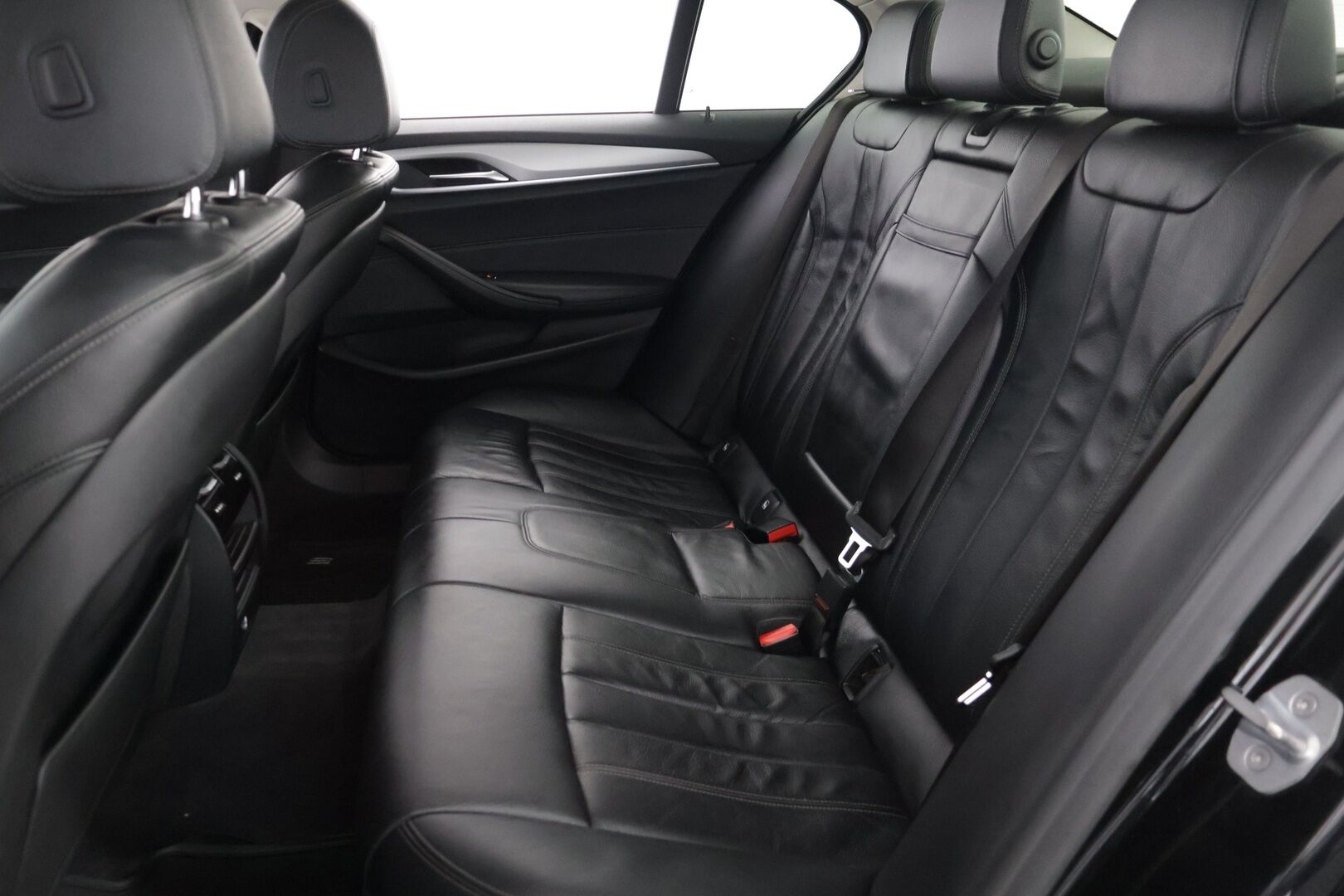 BMW 520 2018 G30 Sedan 520d A xDrive Winter Exclusive *Nahkasisusta / Tutkat / Webasto* - Suomi auto / 2 renkaat / Webasto / Neliveto / Winter Exclusive * - HULLUT JOULUT KORKOTARJOUS 2,49% 