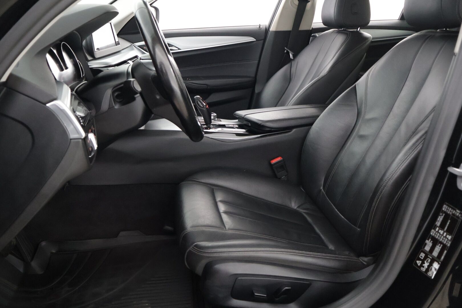 BMW 520 2018 G30 Sedan 520d A xDrive Winter Exclusive *Webasto / Nahat / Navi / Carplay / Tutkat* - *Suomi auto / 2x Renkaat / Webasto*