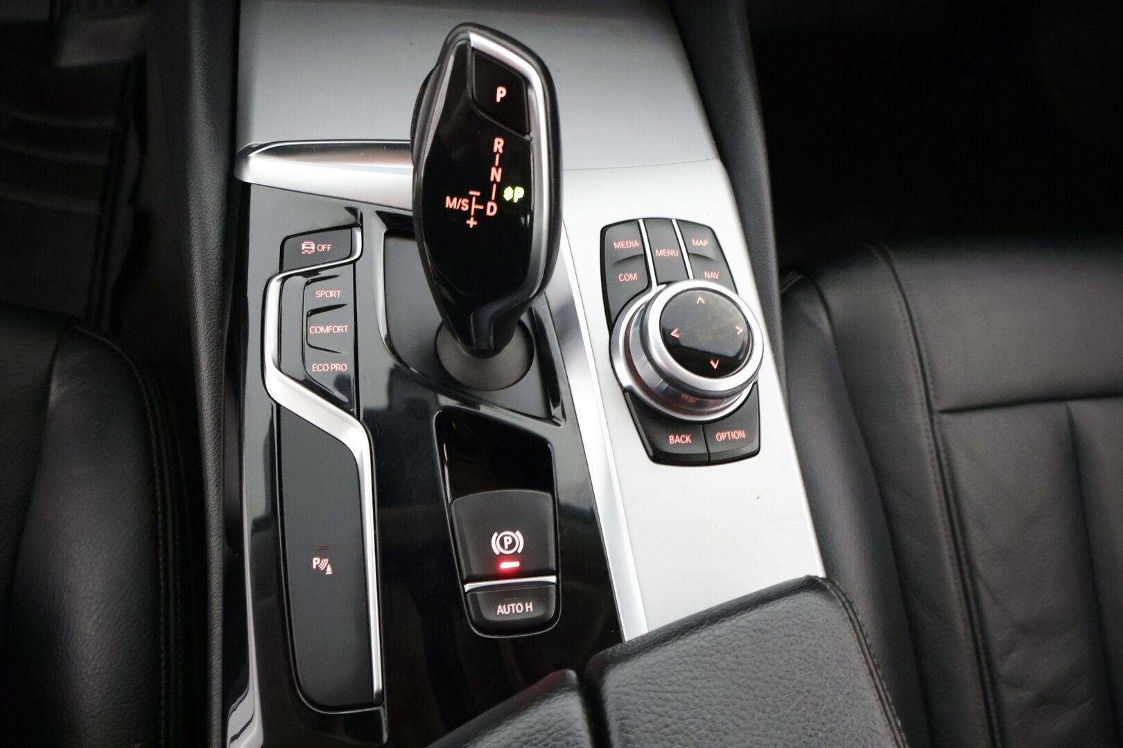 BMW 520 2018 G30 Sedan 520d A xDrive Winter Exclusive *Nahkasisusta / Tutkat / Webasto* - Suomi auto / 2 renkaat / Webasto / Neliveto / Winter Exclusive * - HULLUT JOULUT KORKOTARJOUS 2,49% 