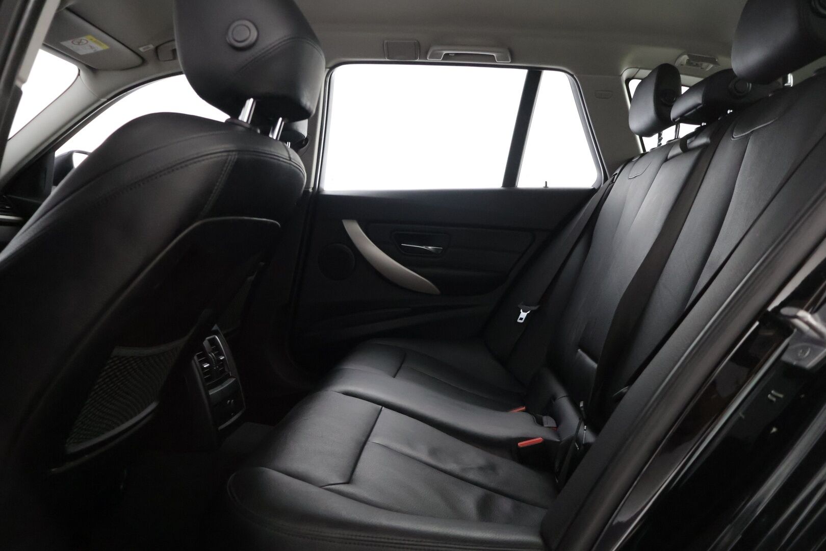 BMW 320 2018 F31 Touring 320i A xDrive Business Exclusive - | Hifit | Nahkat | Neliveto | Proffa Navi | Suomi-Auto | Ratinlämmitys |