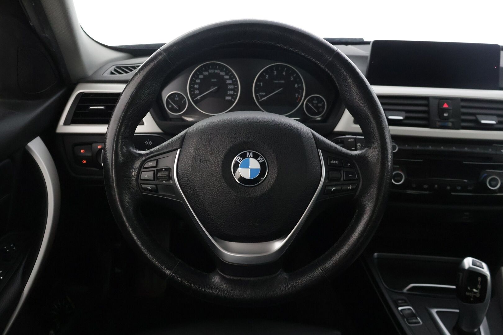 BMW 320 2018 F31 Touring 320i A xDrive Business Exclusive - | Hifit | Nahkat | Neliveto | Proffa Navi | Suomi-Auto | Ratinlämmitys |