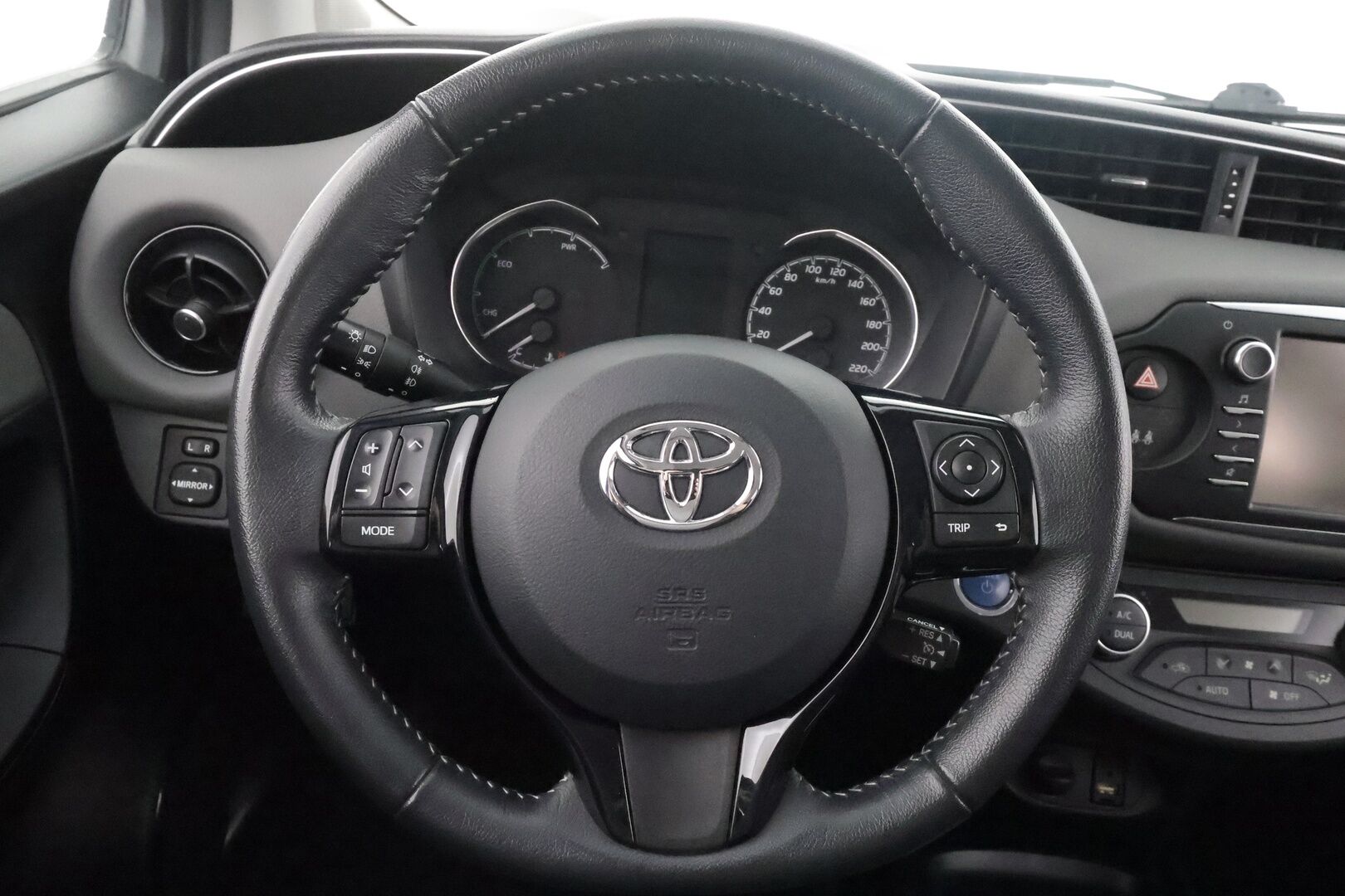 Toyota Yaris 2018 1,5 Hybrid Active 5ov - | Vakkari | P.kamera | Lohkolämmitin | Navi | Bluetooth | Kaistavahti | PCS | RSA | Aut. ilmastointi | Merkkihuollettu | 2x renkaat aluin | 