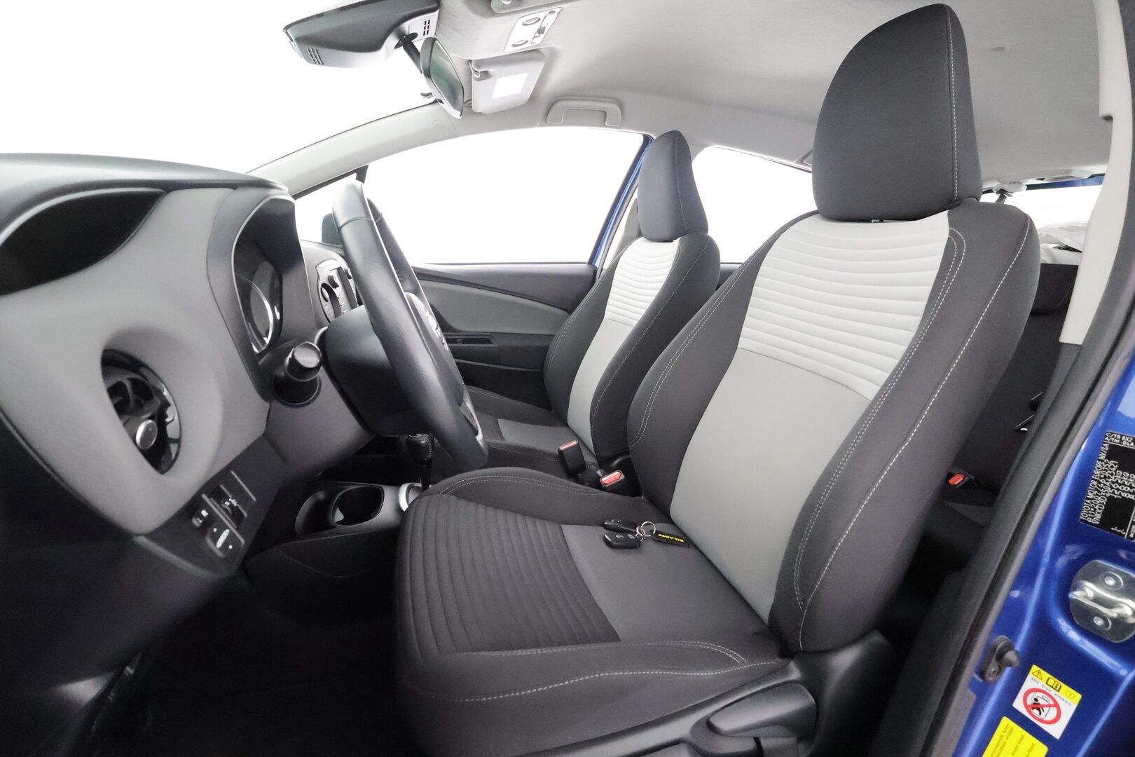 Toyota Yaris 2018 1,5 Hybrid Active 5ov - | Vakkari | P.kamera | Lohkolämmitin | Navi | Bluetooth | Kaistavahti | PCS | RSA | Aut. ilmastointi | Merkkihuollettu | 2x renkaat aluin | 