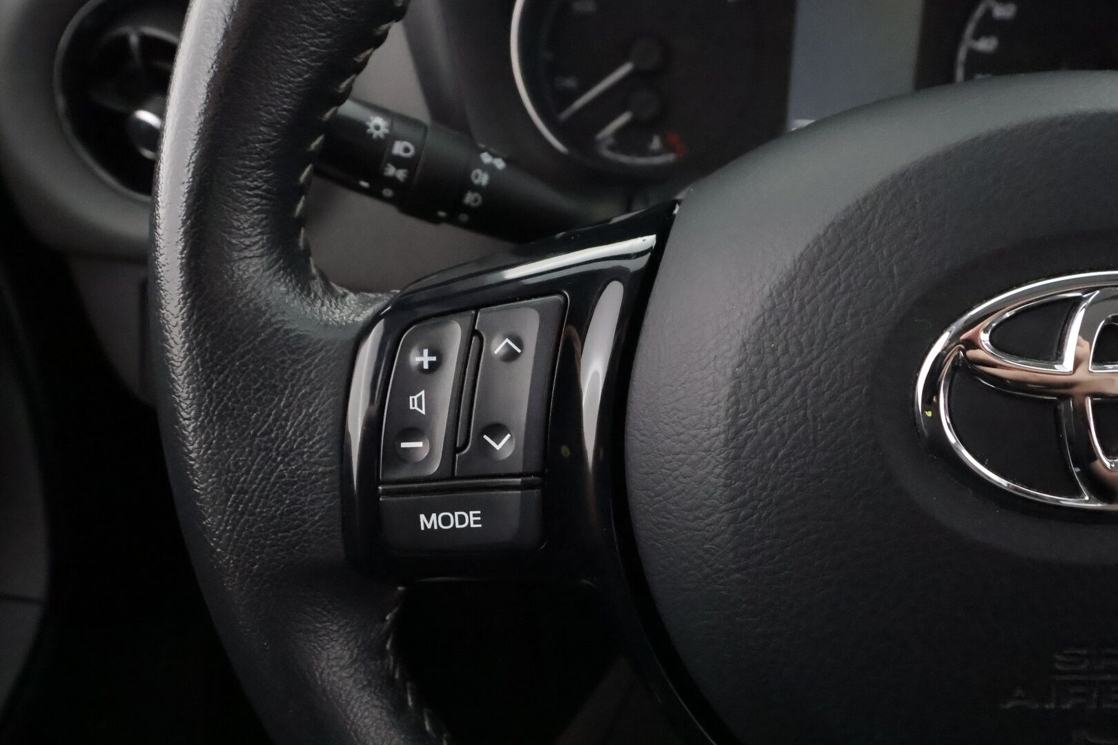 Toyota Yaris 2018 1,5 Hybrid Active 5ov - | Vakkari | P.kamera | Lohkolämmitin | Navi | Bluetooth | Kaistavahti | PCS | RSA | Aut. ilmastointi | Merkkihuollettu | 2x renkaat aluin | 