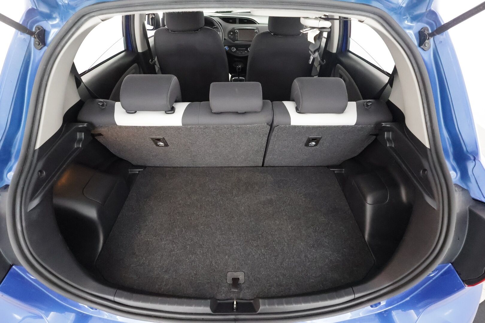 Toyota Yaris 2018 1,5 Hybrid Active 5ov - | Vakkari | P.kamera | Lohkolämmitin | Navi | Bluetooth | Kaistavahti | PCS | RSA | Aut. ilmastointi | Merkkihuollettu | 2x renkaat aluin | 