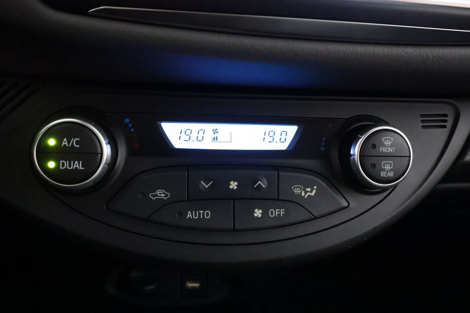 Toyota Yaris 2018 1,5 Hybrid Active 5ov - | Vakkari | P.kamera | Lohkolämmitin | Navi | Bluetooth | Kaistavahti | PCS | RSA | Aut. ilmastointi | Merkkihuollettu | 2x renkaat aluin | 