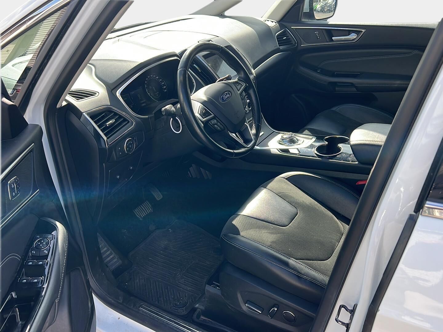 Ford S-Max 2019 2,0 TDCi EcoBlue 150hv A8 Titanium 5-ovinen 7-Paikkainen - Suomiauto / Webasto / Adapt.Vakkari / Peruutuskamera / Vetokoukku / Muistipenkki / Nahka-Alcantara / KeylessGo / Huippuvarusteet!