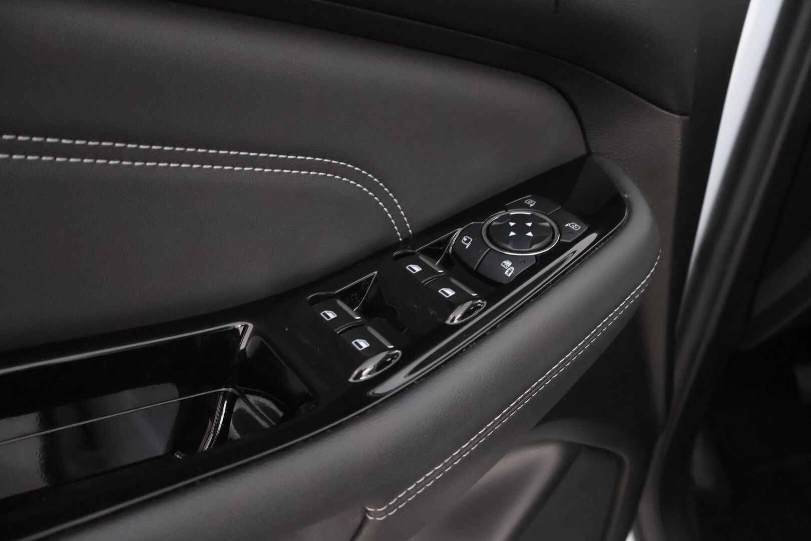 Ford S-Max 2019 2,0 TDCi EcoBlue 150hv A8 Titanium 5-ovinen 7-Paikkainen - Suomiauto / Webasto / Adapt.Vakkari / Peruutuskamera / Vetokoukku / Muistipenkki / Nahka-Alcantara / KeylessGo / Huippuvarusteet!