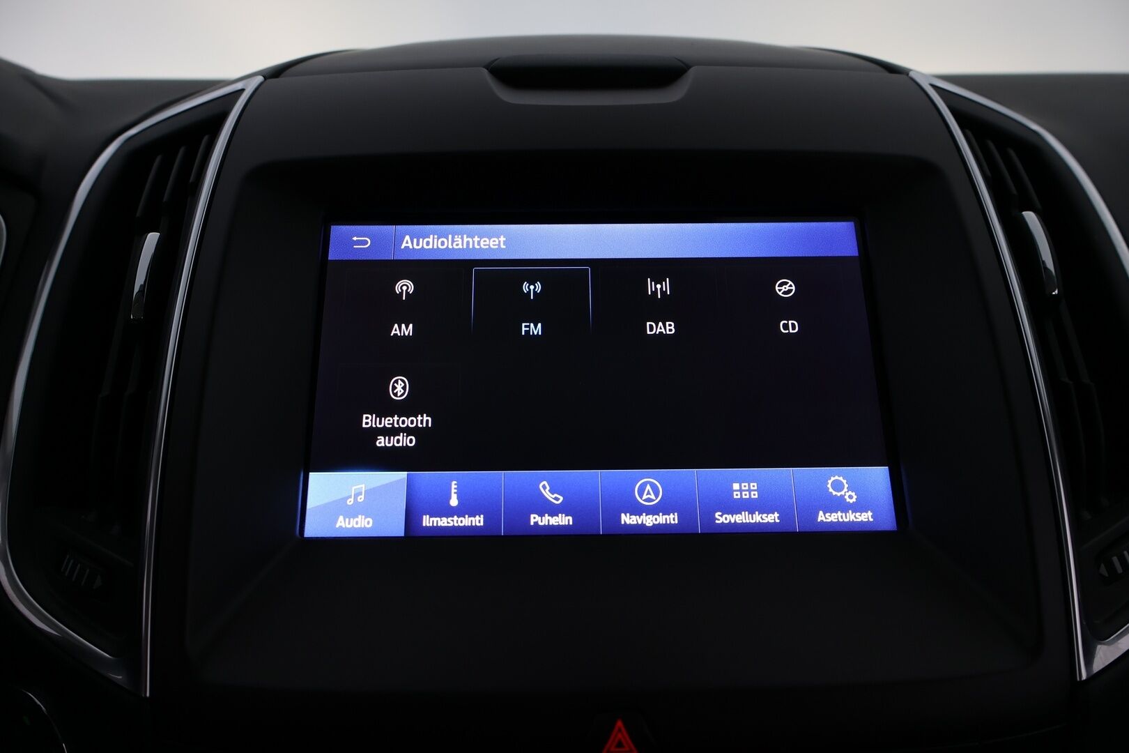 Ford S-Max 2019 2,0 TDCi EcoBlue 150hv A8 Titanium 5-ovinen 7-Paikkainen - Suomiauto / Webasto / Adapt.Vakkari / Peruutuskamera / Vetokoukku / Muistipenkki / Nahka-Alcantara / KeylessGo / Huippuvarusteet!