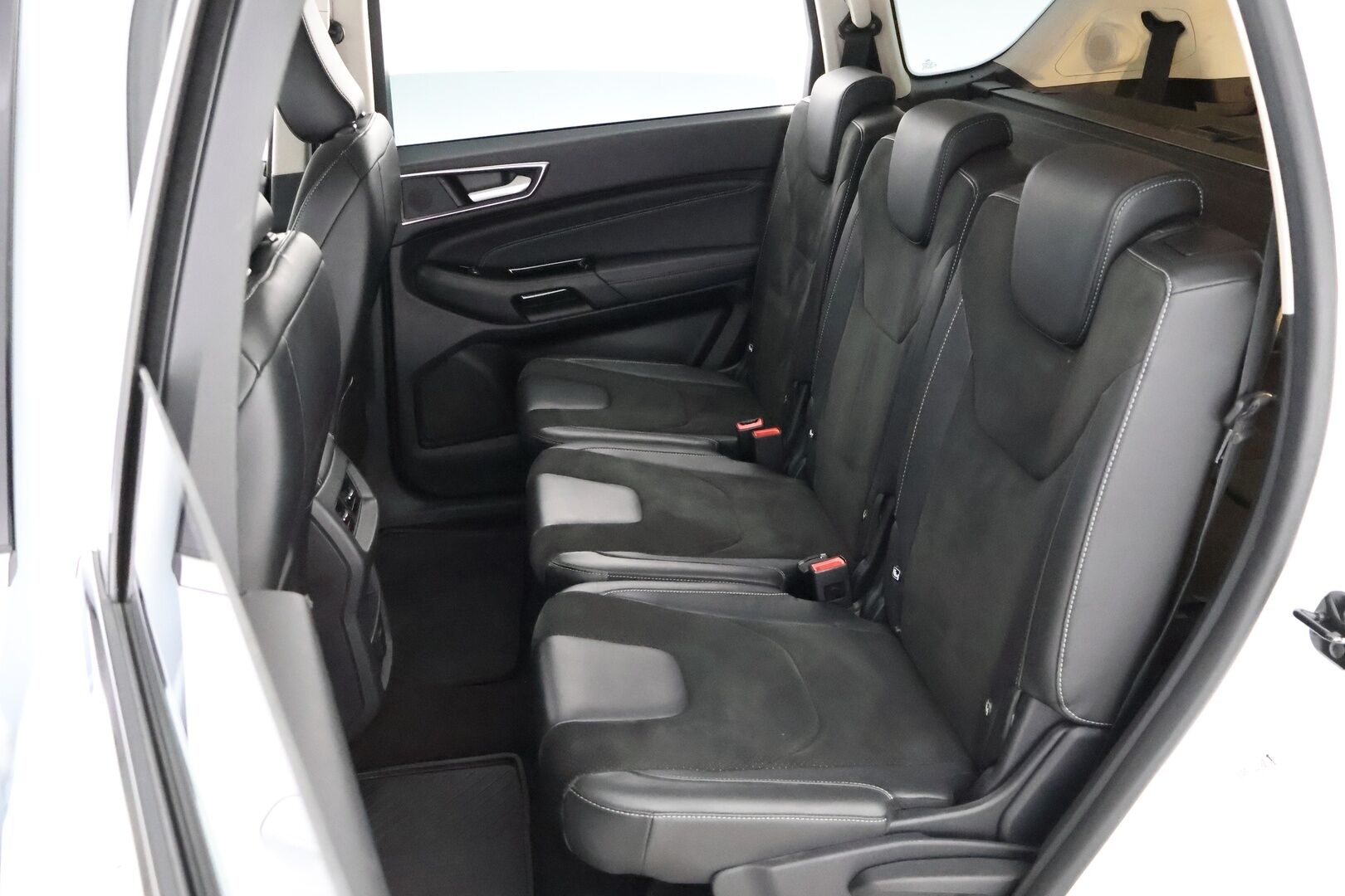 Ford S-Max 2019 2,0 TDCi EcoBlue 150hv A8 Titanium 5-ovinen 7-Paikkainen - Suomiauto / Webasto / Adapt.Vakkari / Peruutuskamera / Vetokoukku / Muistipenkki / Nahka-Alcantara / KeylessGo / Huippuvarusteet!