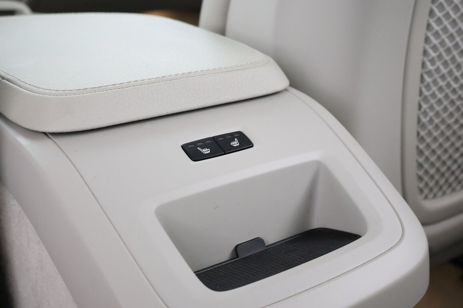 Volvo V90 2019 D4 Business Inscription aut - Suomi-auto | Webasto | ACC & Pilot assist | P.kamera | Muistipenkki | Vaalea nahkasisusta | Mussel Blue | Full LED | Sensus-navi - KORKO VAIN 3,99 %