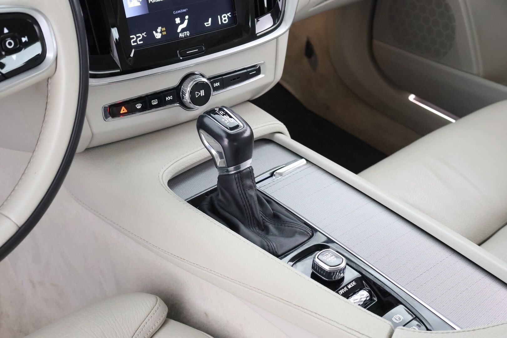 Volvo V90 2019 D4 Business Inscription aut - Suomi-auto | Webasto | ACC & Pilot assist | P.kamera | Muistipenkki | Vaalea nahkasisusta | Mussel Blue | Full LED | Sensus-navi - KORKO VAIN 3,99 %