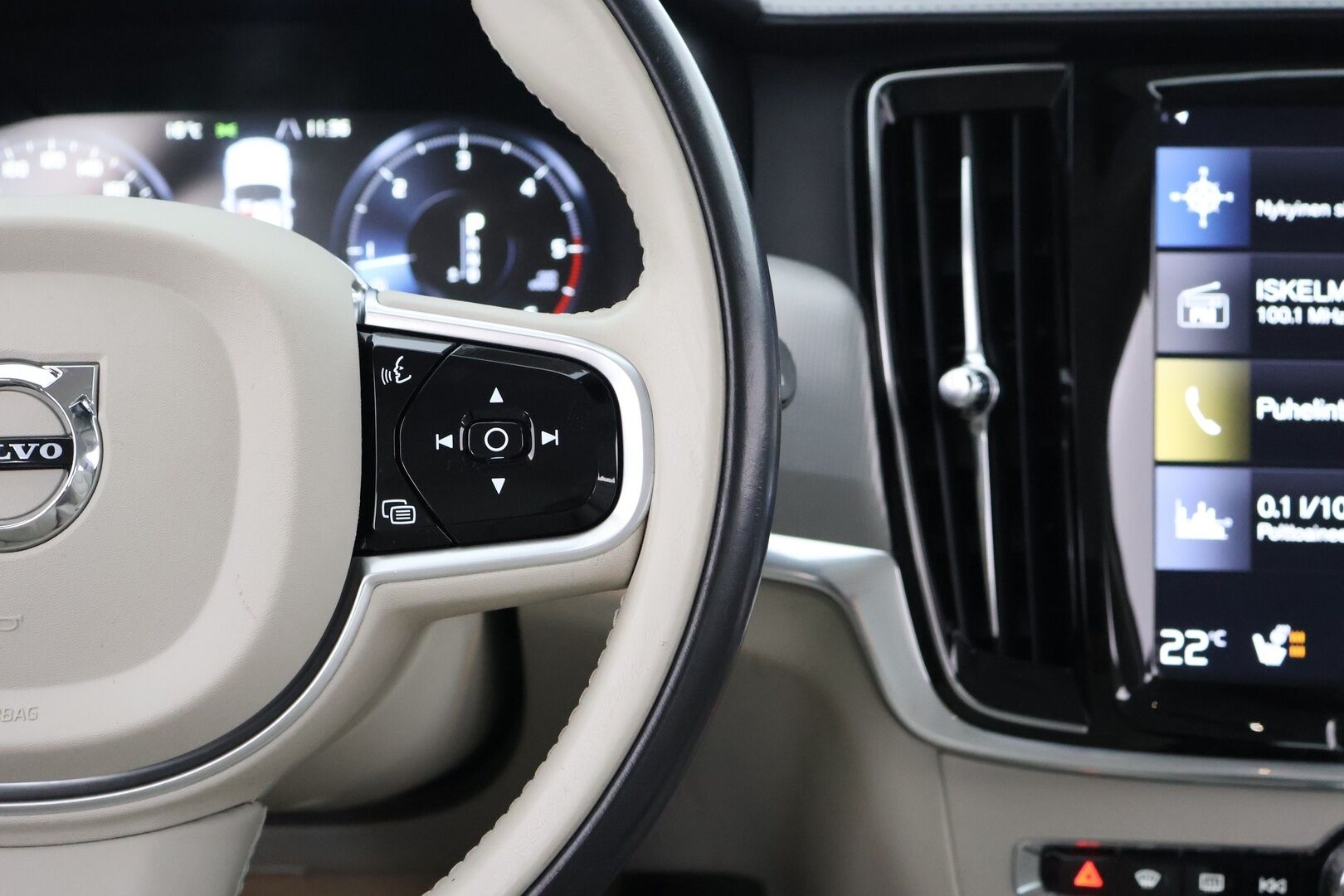 Volvo V90 2019 D4 Business Inscription aut - Suomi-auto | Webasto | ACC & Pilot assist | P.kamera | Muistipenkki | Vaalea nahkasisusta | Mussel Blue | Full LED | Sensus-navi - KORKO VAIN 3,99 %