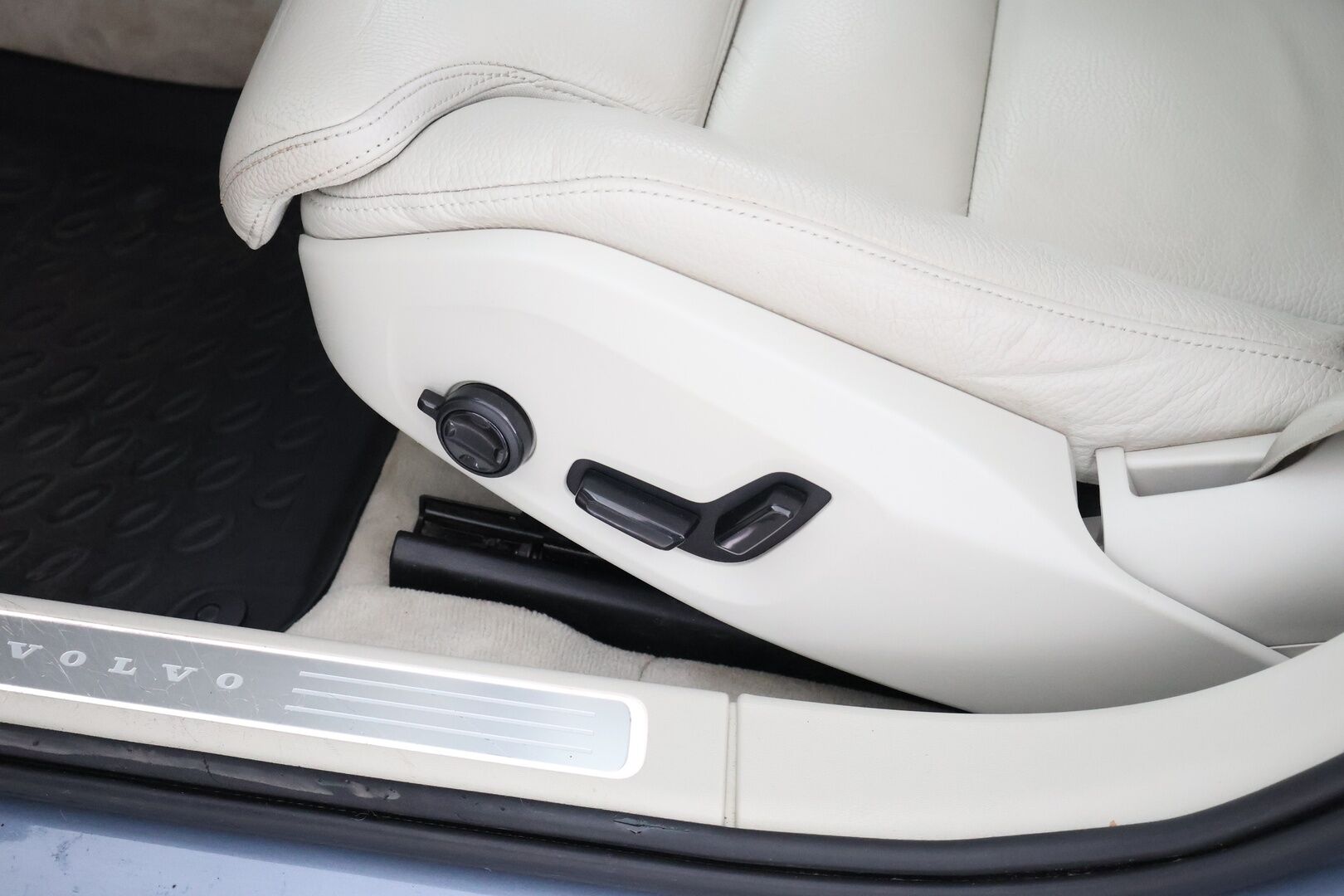 Volvo V90 2019 D4 Business Inscription aut - Suomi-auto | Webasto | ACC & Pilot assist | P.kamera | Muistipenkki | Vaalea nahkasisusta | Mussel Blue | Full LED | Sensus-navi - KORKO VAIN 3,99 %