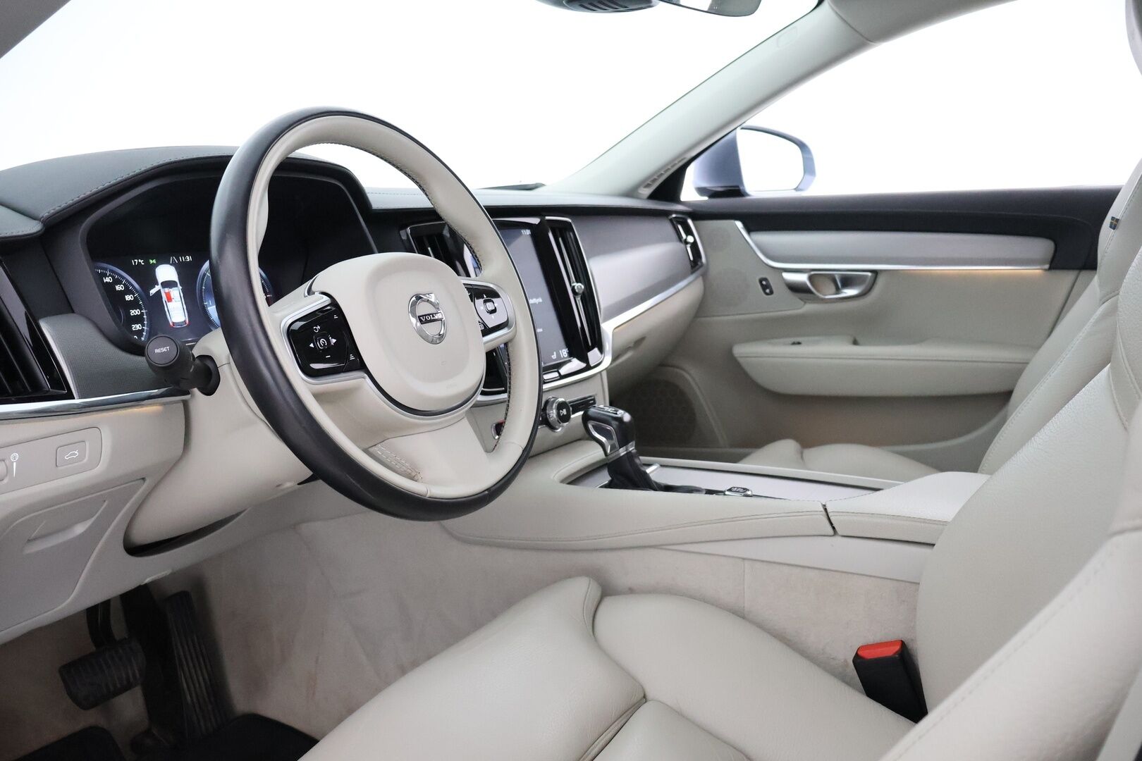 Volvo V90 2019 D4 Business Inscription aut - Suomi-auto | Webasto | ACC & Pilot assist | P.kamera | Muistipenkki | Vaalea nahkasisusta | Mussel Blue | Full LED | Sensus-navi - KORKO VAIN 3,99 %