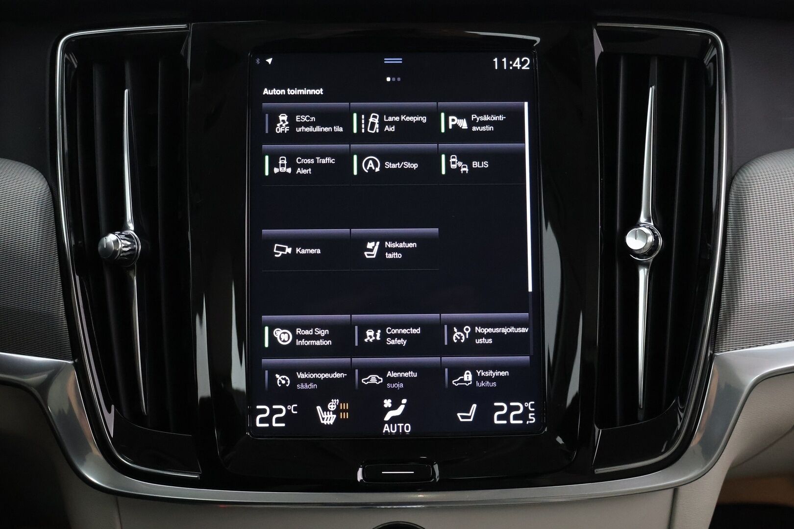 Volvo V90 2019 D4 Business Inscription aut - Suomi-auto | Webasto | ACC & Pilot assist | P.kamera | Muistipenkki | Vaalea nahkasisusta | Mussel Blue | Full LED | Sensus-navi - KORKO VAIN 3,99 %