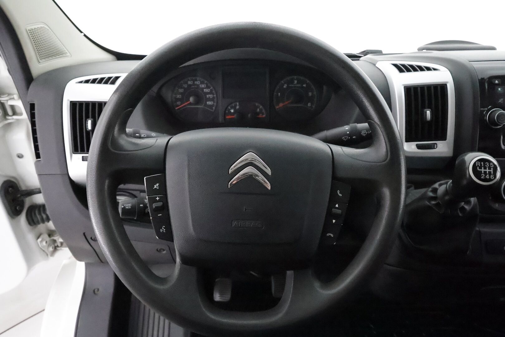 Citroen Jumper 2018 BlueHDi 110 35 L2H1 ** Webasto / Koukku / Vakkari / Bluetooth / VÄLISEINÄ / Ilmastointi ** - Suomi-auto / 2x Renkaat