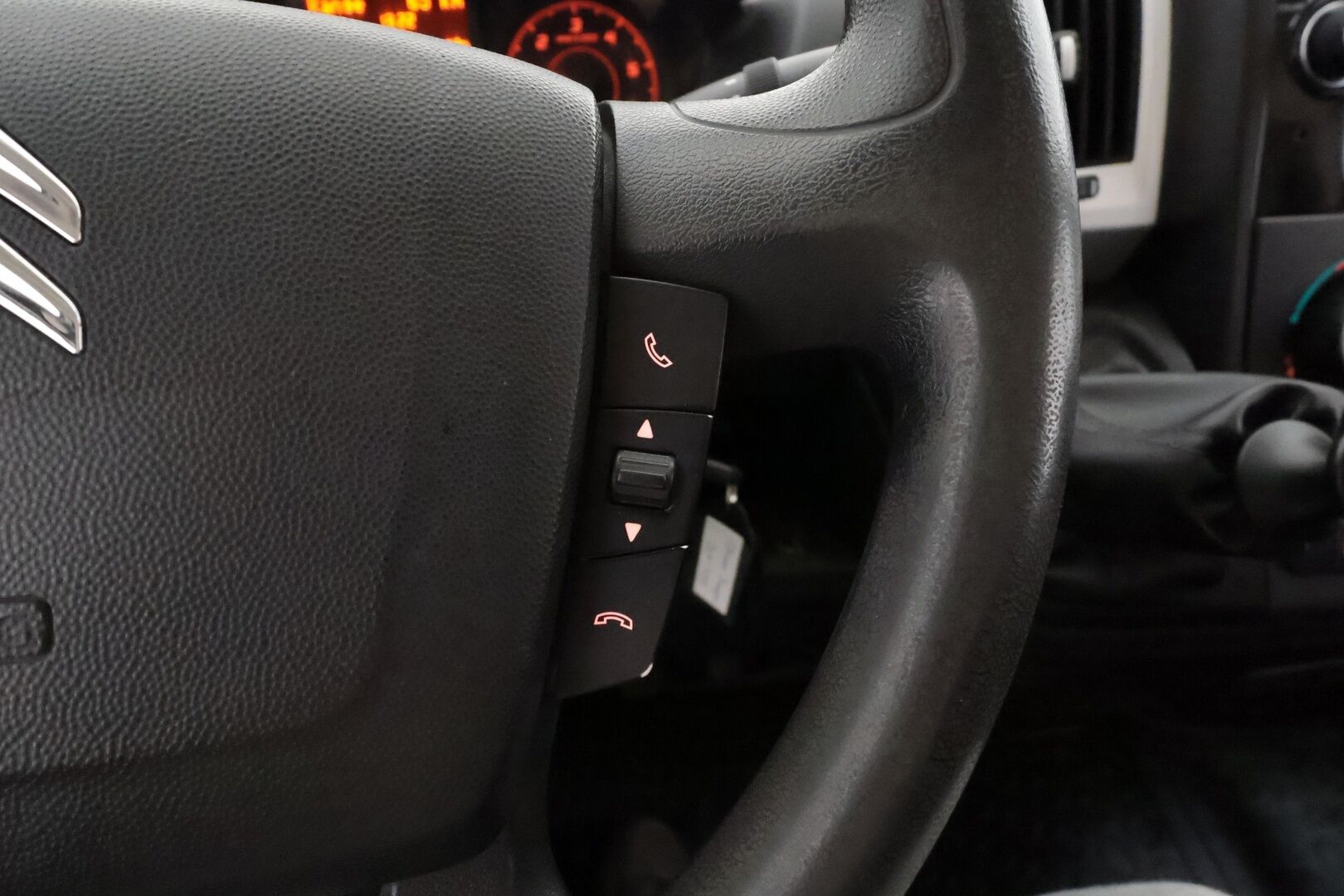 Citroen Jumper 2018 BlueHDi 110 35 L2H1 ** Webasto / Koukku / Vakkari / Bluetooth / VÄLISEINÄ / Ilmastointi ** - Suomi-auto / 2x Renkaat