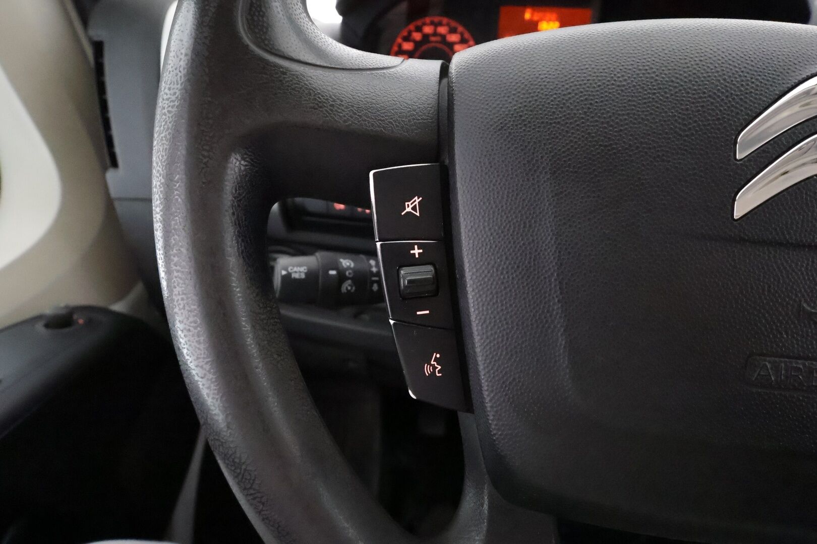 Citroen Jumper 2018 BlueHDi 110 35 L2H1 ** Webasto / Koukku / Vakkari / Bluetooth / VÄLISEINÄ / Ilmastointi ** - Suomi-auto / 2x Renkaat