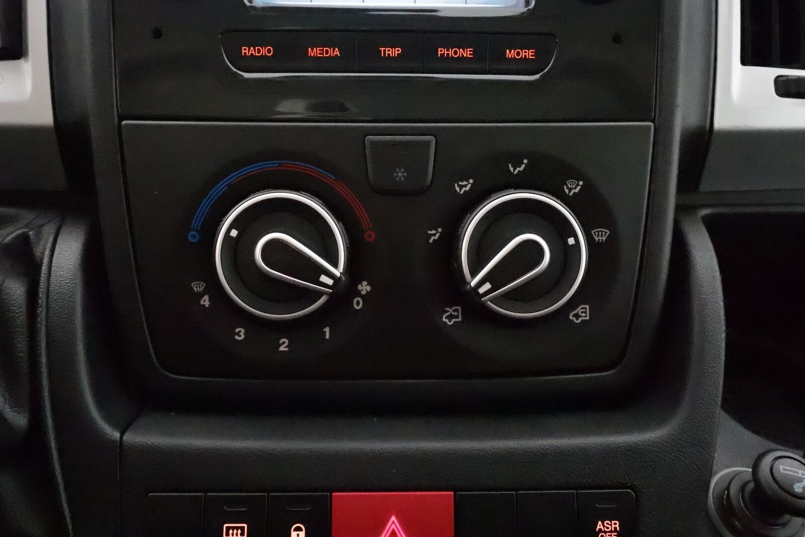 Citroen Jumper 2018 BlueHDi 110 35 L2H1 **ALV / 1-om. Suomi-auto / Webasto / Koukku / Vakkari / Ilmastointi / Väliseinä**