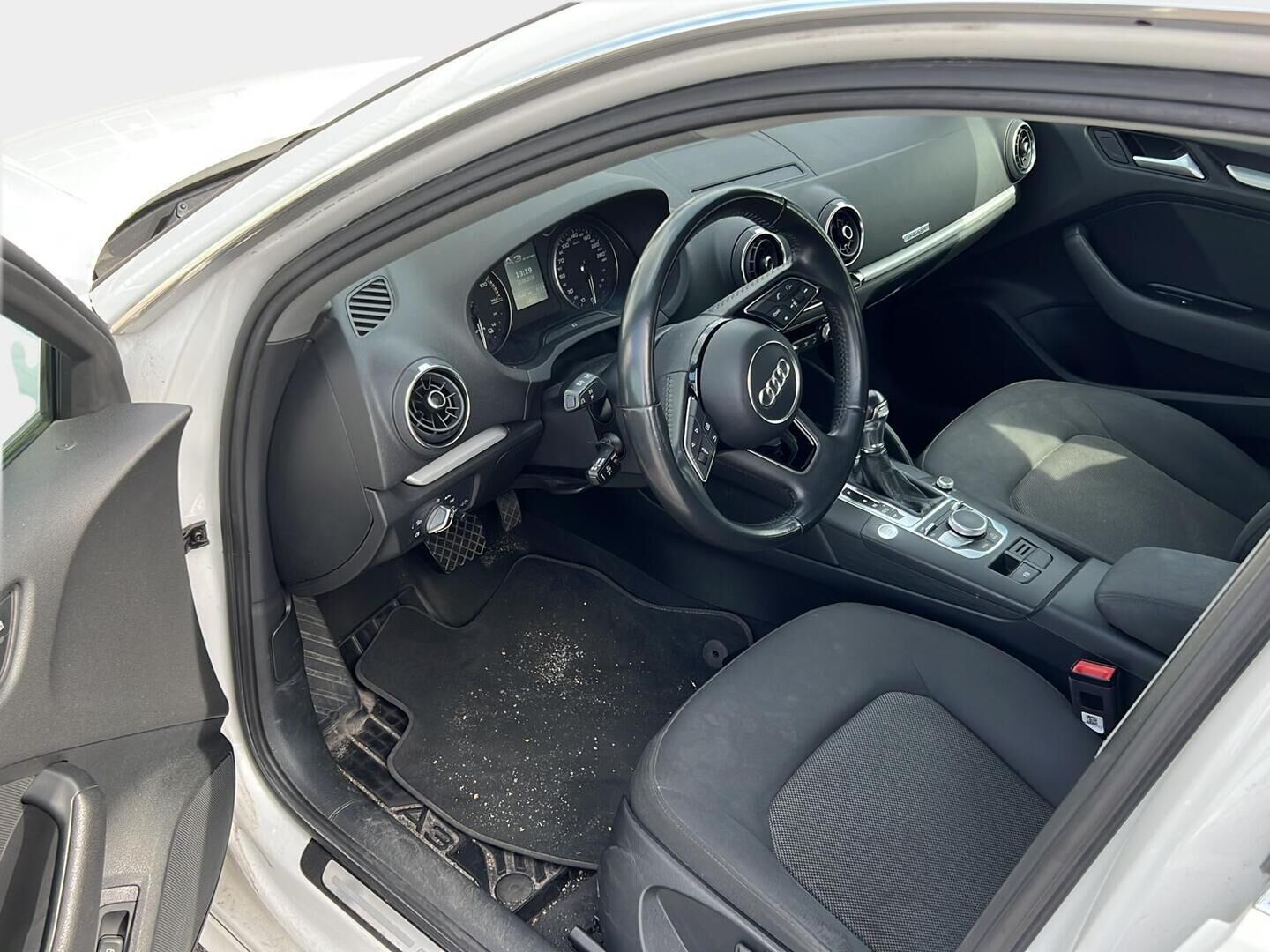 Audi A3 2017 Sportback Business Sport 1,4 TFSI e-tron S tronic - Webasto | Adapt.Vakkari | KeylessGo | LED | Lohko&Sisäpistoke | 2x Renkaat Aluvantein | Huippusiisti | 