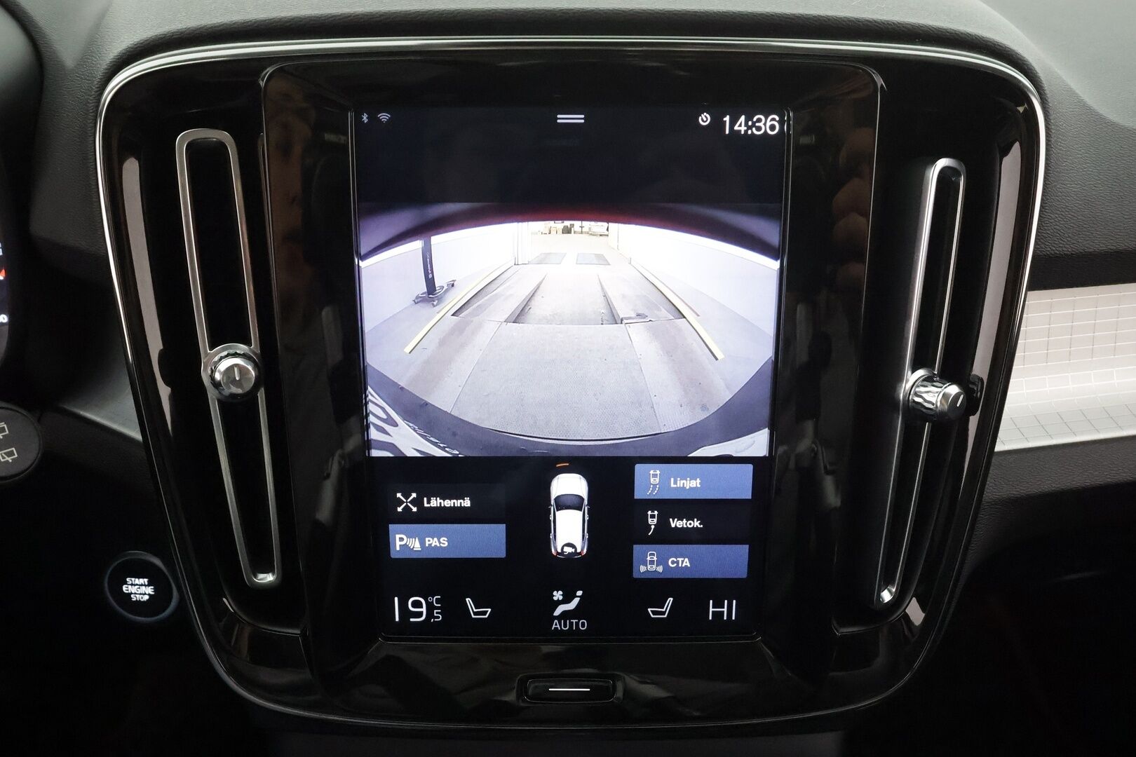 Volvo XC40 2019 D4 AWD Momentum aut * ACC / Full-LED / Koukku / P.kamera / Keyless * - Suomi-auto / Kahdet renkaat