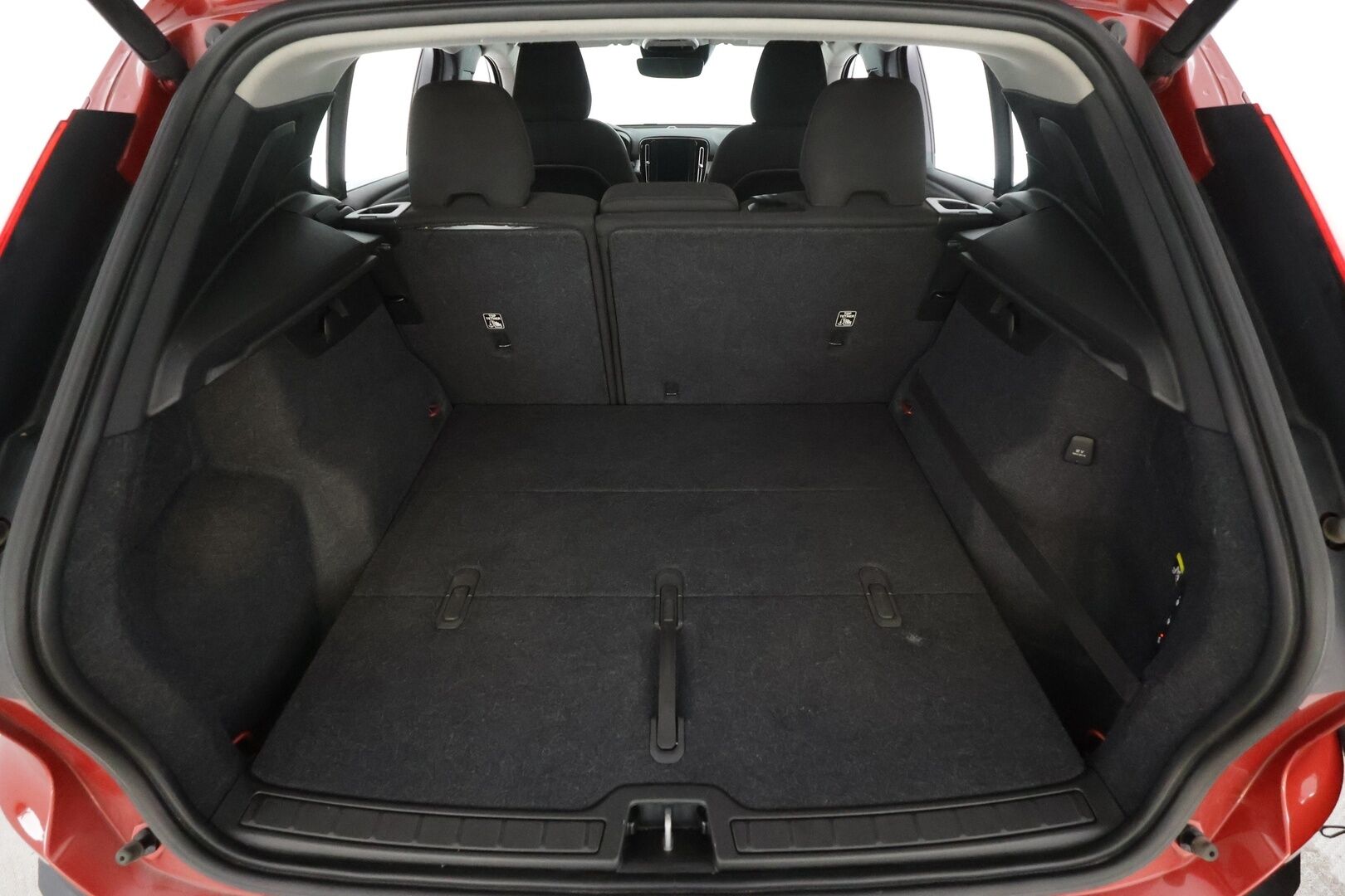 Volvo XC40 2019 D4 AWD Momentum aut * ACC / Full-LED / Koukku / P.kamera / Keyless * - Suomi-auto / Kahdet renkaat