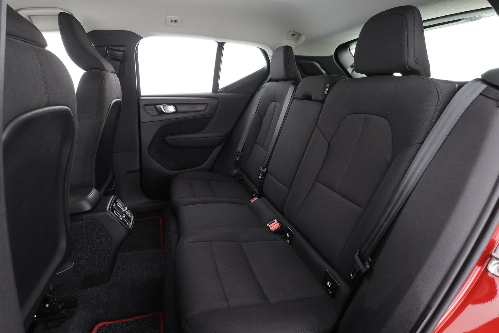 Volvo XC40 2019 D4 AWD Momentum aut * Webasto / Adapt.Vakkari / Vetokoukku / Full LED / Peruutuskamera / KeyLess / Ratinlämmitys - Suomiauto / Jakopää tehty / Merkkihuollettu! - HULLUT AVAJAISHULINAT KORKOTARJOUS 3,29 %