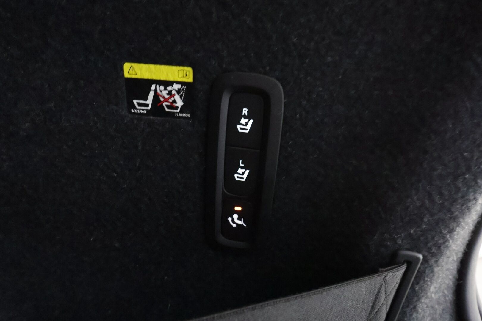 Volvo XC40 2019 D4 AWD Momentum aut * Webasto / Adapt.Vakkari / Vetokoukku / Full LED / Peruutuskamera / KeyLess / Ratinlämmitys - Suomiauto / Jakopää tehty / Merkkihuollettu! - HULLUT AVAJAISHULINAT KORKOTARJOUS 3,29 %