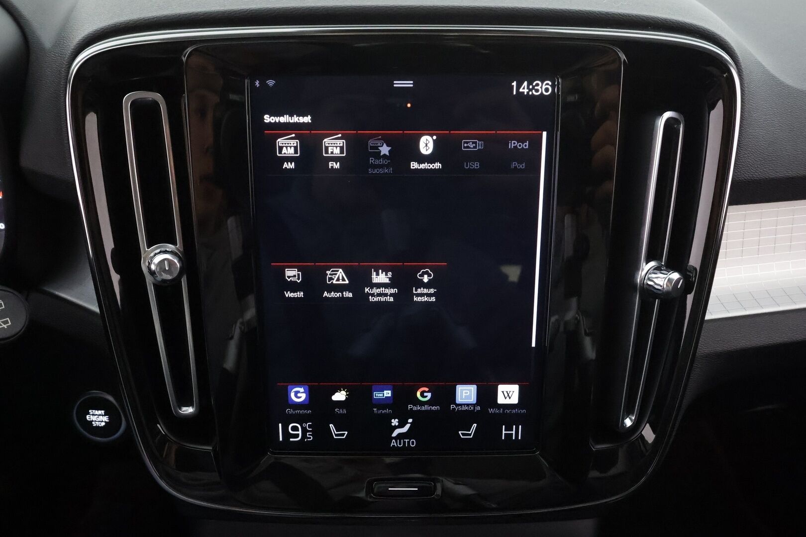 Volvo XC40 2019 D4 AWD Momentum aut * ACC / Full-LED / Koukku / P.kamera / Keyless * - Suomi-auto / Kahdet renkaat