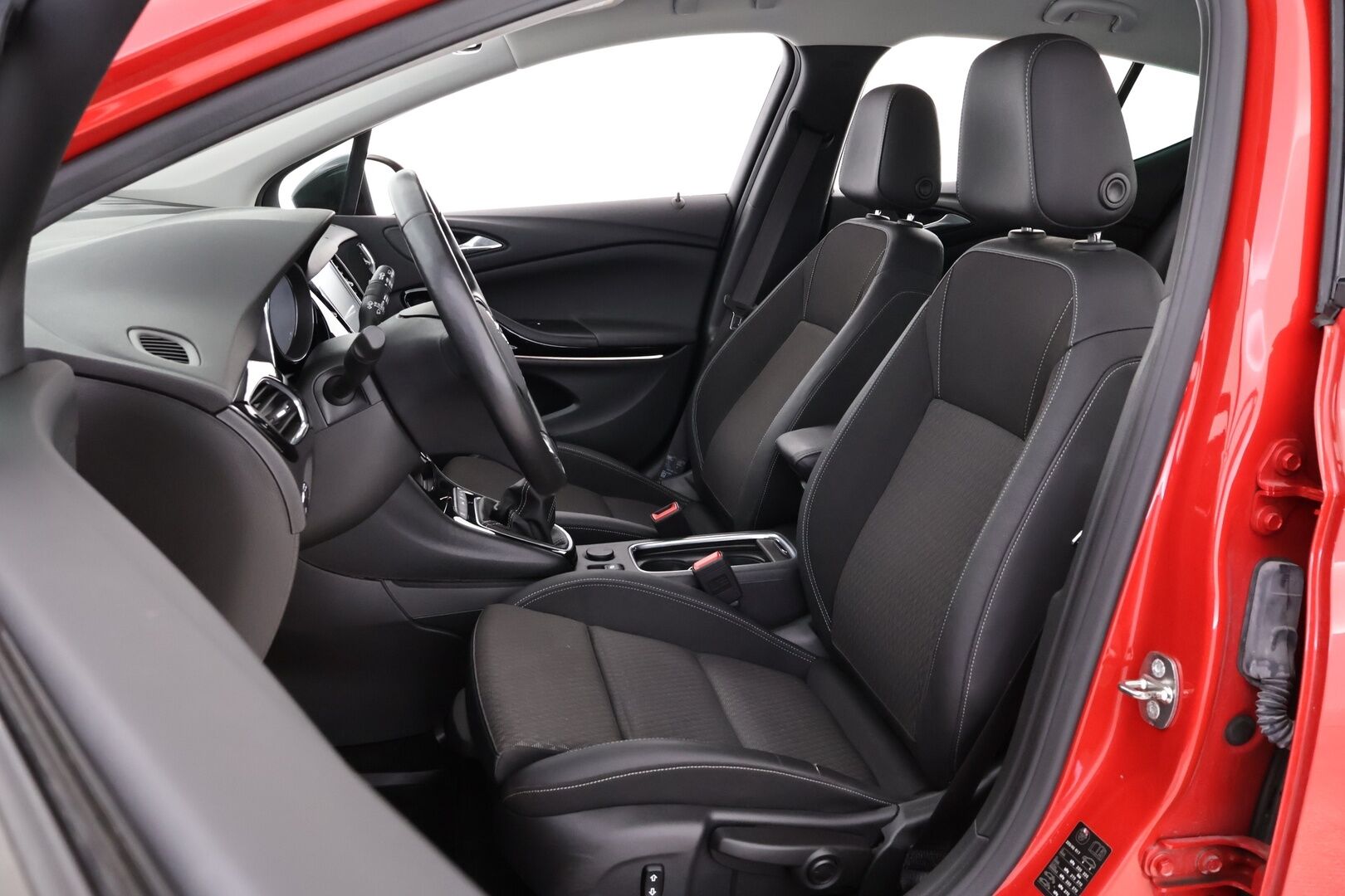 Opel Astra 2019 5-ov Innovation Plus 105 Turbo - Suomiauto | Webasto | IntelliLUX-LED | AGR-sporttipenkit | P.kamera | Blis | Vakkari | Keyless | Ratinlämmitin