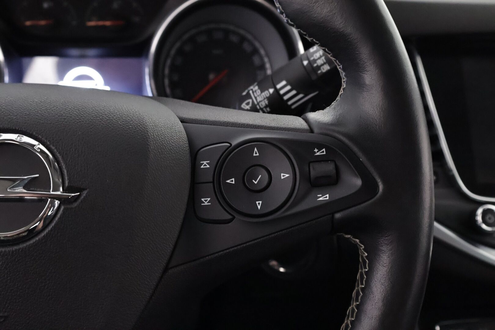 Opel Astra 2019 5-ov Innovation Plus 105 Turbo - Suomiauto | Webasto | IntelliLUX-LED | AGR-sporttipenkit | P.kamera | Blis | Vakkari | Keyless | Ratinlämmitin