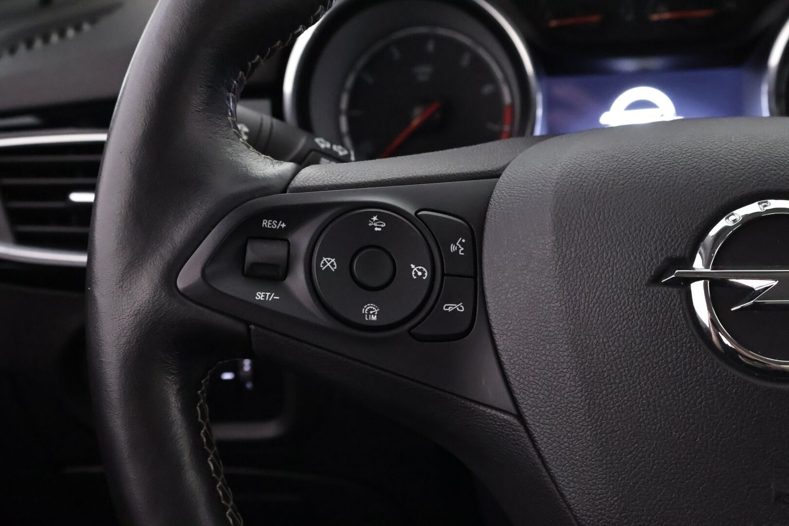 Opel Astra 2019 5-ov Innovation Plus 105 Turbo - Suomiauto | Webasto | IntelliLUX-LED | AGR-sporttipenkit | P.kamera | Blis | Vakkari | Keyless | Ratinlämmitin