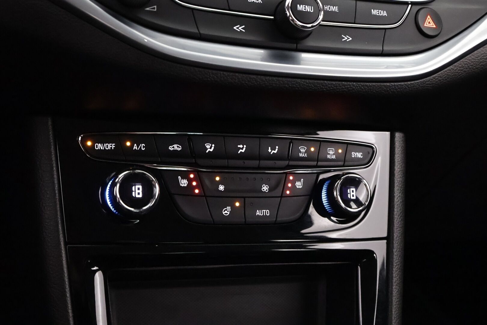 Opel Astra 2019 5-ov Innovation Plus 105 Turbo - Suomiauto | Webasto | IntelliLUX-LED | AGR-sporttipenkit | P.kamera | Blis | Vakkari | Keyless | Ratinlämmitin