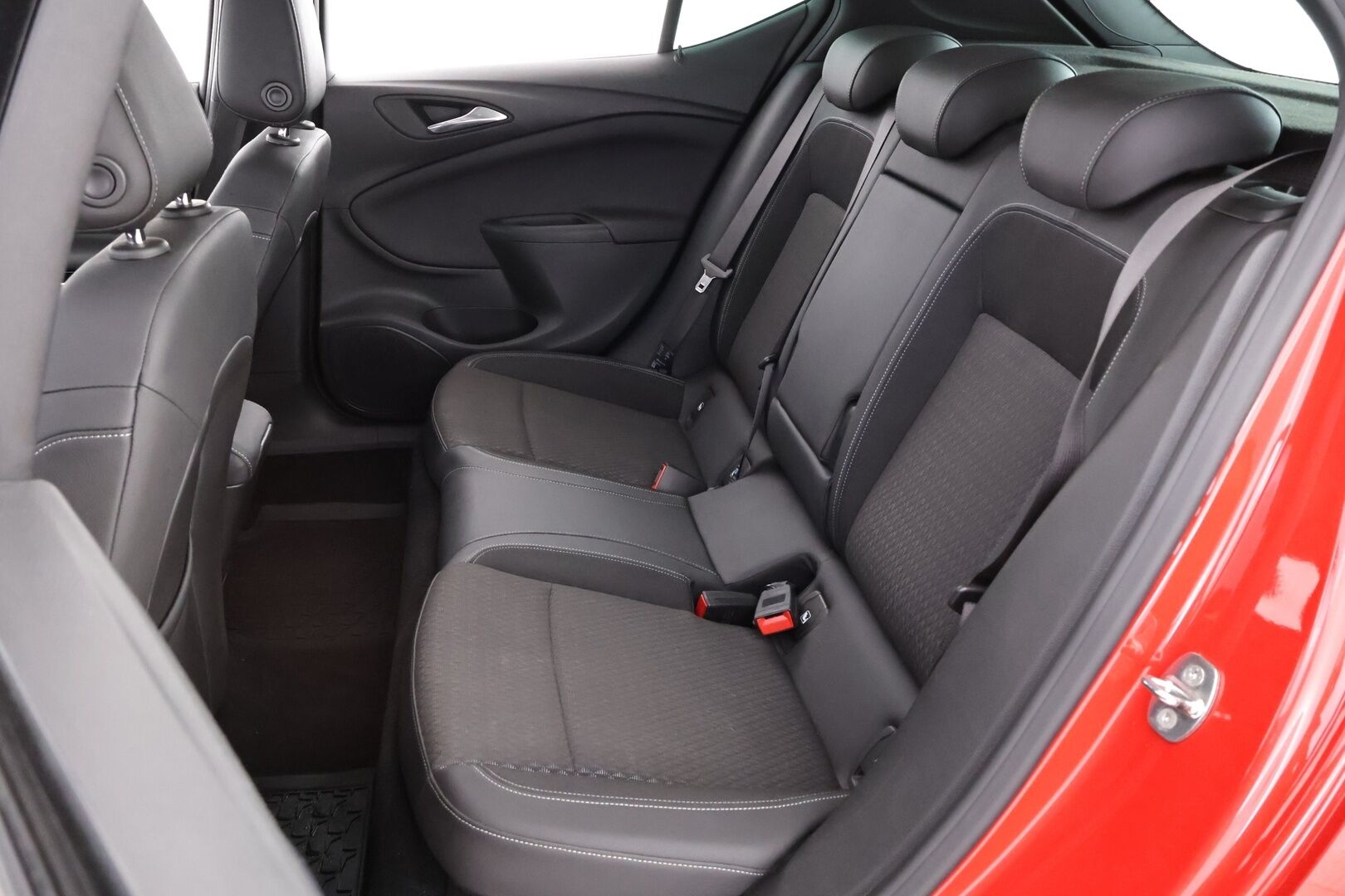 Opel Astra 2019 5-ov Innovation Plus 105 Turbo - Suomiauto | Webasto | IntelliLUX-LED | AGR-sporttipenkit | P.kamera | Blis | Vakkari | Keyless | Ratinlämmitin