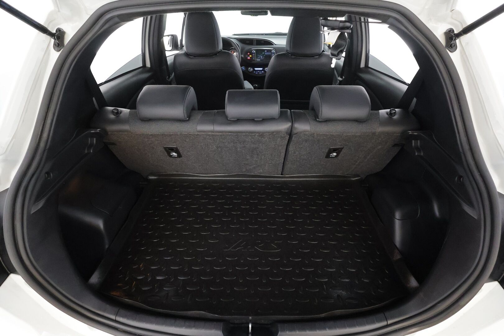 Toyota Yaris 2019 1,5 Hybrid Premium * Sisätilanlämmitin / P.Kamera / Kaistavahti / Navi / Vakkari / Bluetooth / Keyless * - Suomi-auto / Kahdet renkaat / Merkkihuollot - HULLUT JOULUT KORKOTARJOUS 2,49% 