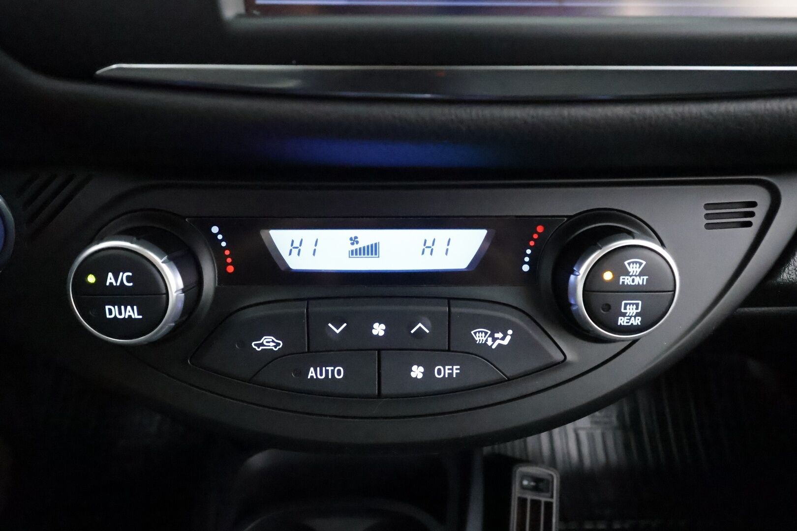 Toyota Yaris 2019 1,5 Hybrid Premium * Sisätilanlämmitin / P.Kamera / Kaistavahti / Navi / Vakkari / Bluetooth / Keyless * - Suomi-auto / Kahdet renkaat / Merkkihuollot - HULLUT JOULUT KORKOTARJOUS 2,49% 