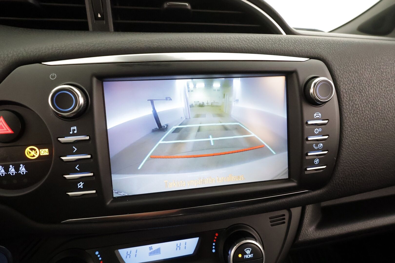 Toyota Yaris 2019 1,5 Hybrid Premium * Sisätilanlämmitin / P.Kamera / Kaistavahti / Navi / Vakkari / Bluetooth / Keyless * - Suomi-auto / Kahdet renkaat / Merkkihuollot - HULLUT JOULUT KORKOTARJOUS 2,49% 