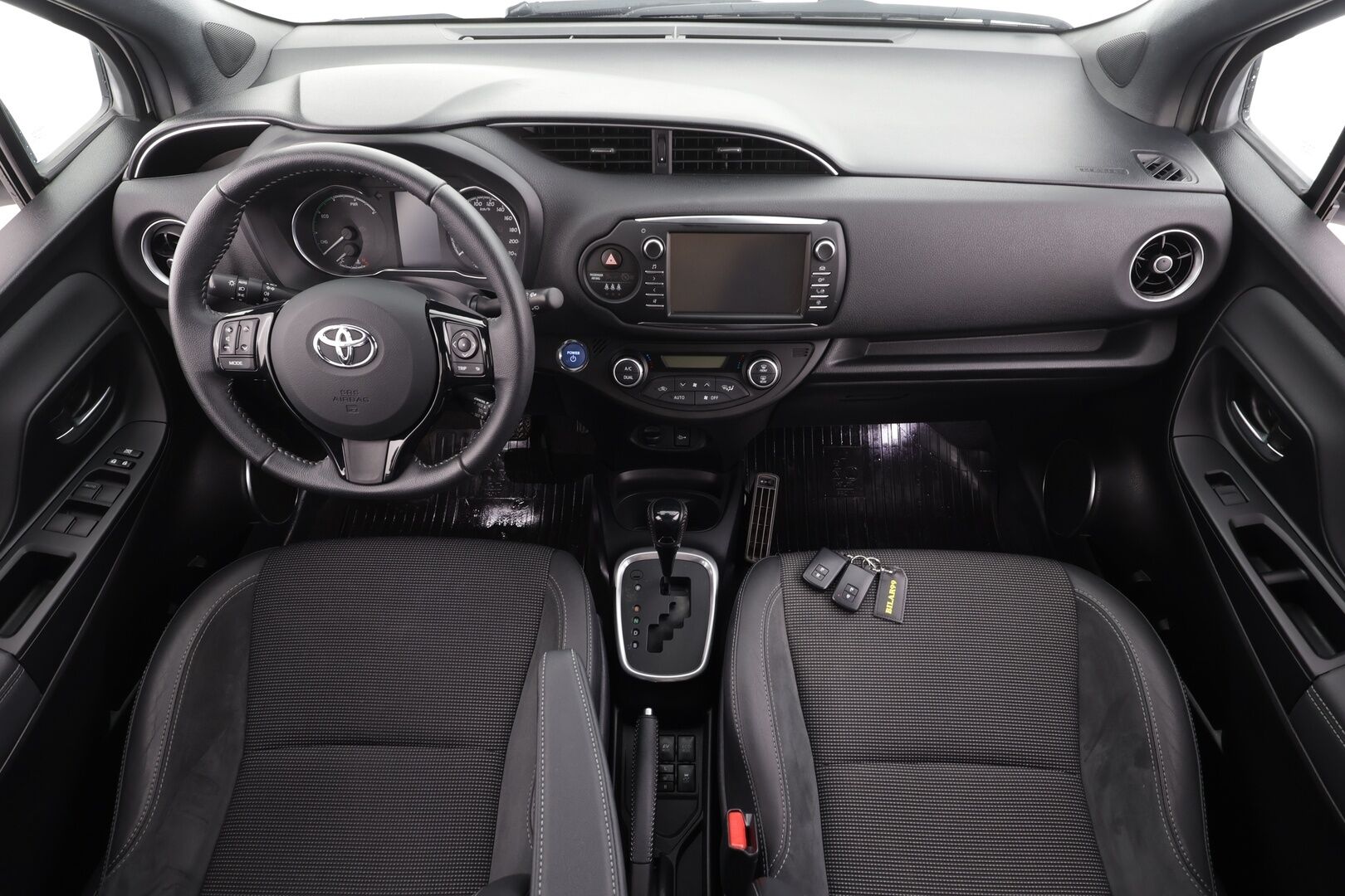 Toyota Yaris 2019 1,5 Hybrid Premium * Sisätilanlämmitin / P.Kamera / Kaistavahti / Navi / Vakkari / Bluetooth / Keyless * - Suomi-auto / Kahdet renkaat / Merkkihuollot - HULLUT JOULUT KORKOTARJOUS 2,49% 