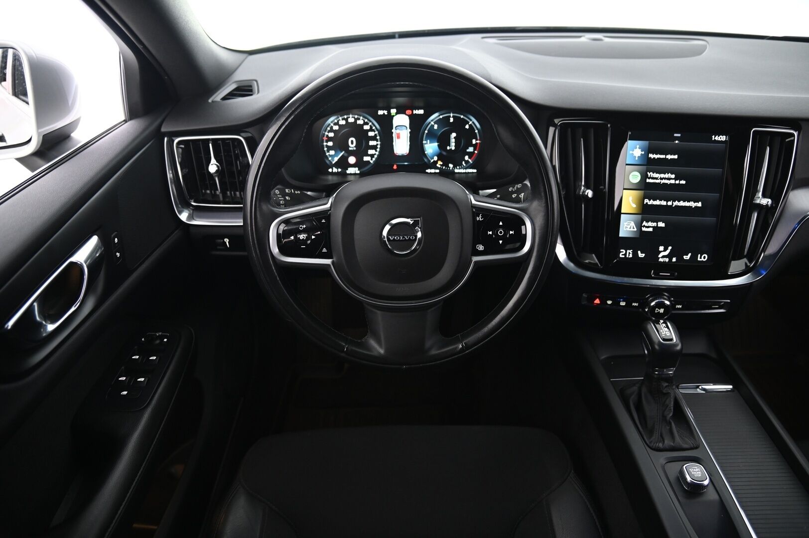 Volvo V60 2019 D4 Momentum aut *VOC / Webasto / Kessy / Lämpölasi / Lämpöratti / Navi* - *Suomiauto / Juuri katsastettu / Etu- ja takapenkinlämmitys / 2x renkaat aluilla - HULLU BLACKWEEK KORKOTARJOUS 2,49%