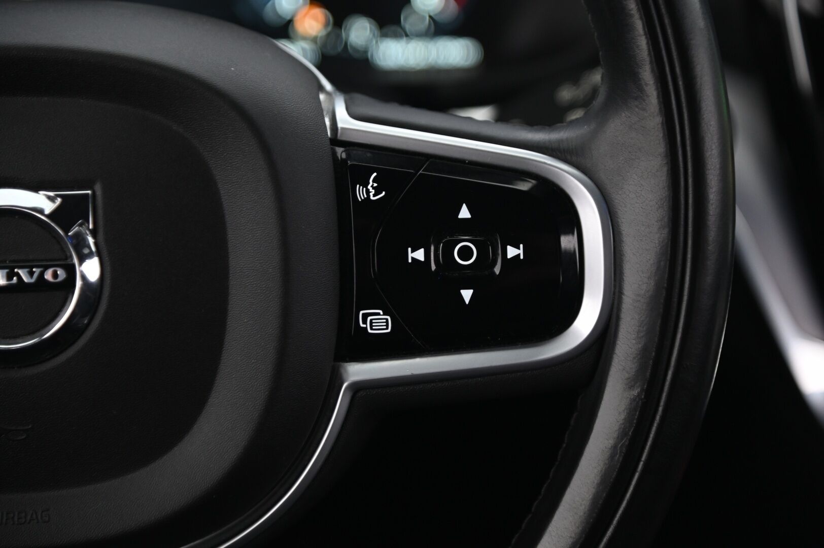 Volvo V60 2019 D4 Momentum aut *VOC / Webasto / Kessy / Lämpölasi / Lämpöratti / Navi* - *Suomiauto / Juuri katsastettu / Etu- ja takapenkinlämmitys / 2x renkaat aluilla - HULLU BLACKWEEK KORKOTARJOUS 2,49%