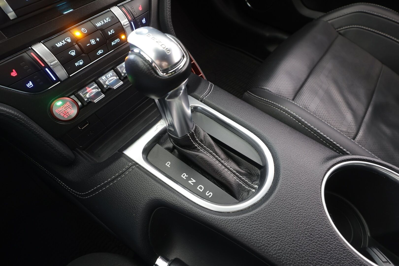 Ford Mustang 2019 2,3 EcoBoost 290hv A10 Fastback - | ACC | B&O | Kaistavahti | Lohko+Sisä | Ilmastoidut nahat | P.Kamera | Navi | LED | Keyless | Digimittari | Suomi-auto | Kahdet renkaat aluvanteilla |