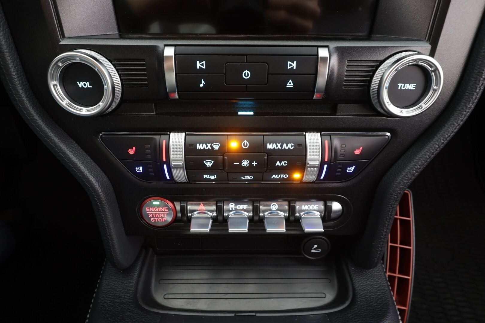 Ford Mustang 2019 2,3 EcoBoost 290hv A10 Fastback - | ACC | B&O | Kaistavahti | Lohko+Sisä | Ilmastoidut nahat | P.Kamera | Navi | LED | Keyless | Digimittari | Suomi-auto | Kahdet renkaat aluvanteilla |