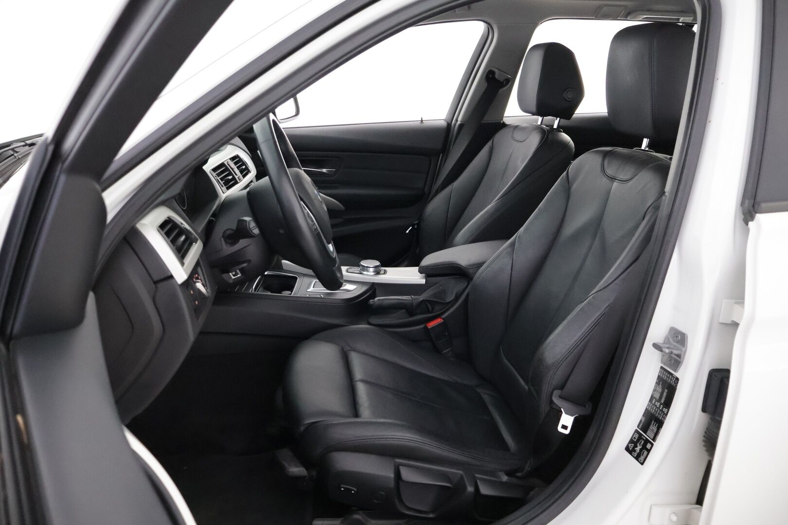 BMW 320 2019 F31 Touring 320i A xDrive Business Exclusive * Adapt.Vakkari / Vetokoukku / HUD / Sporttinahat / Peruutuskamera / LED - Lohkolämmitin / Ratinlämmitin / Juuri huollettu / Ei Adblue järjestelmää! - HULLUT AVAJAISHULINAT KORKOTARJOUS 3,29 %