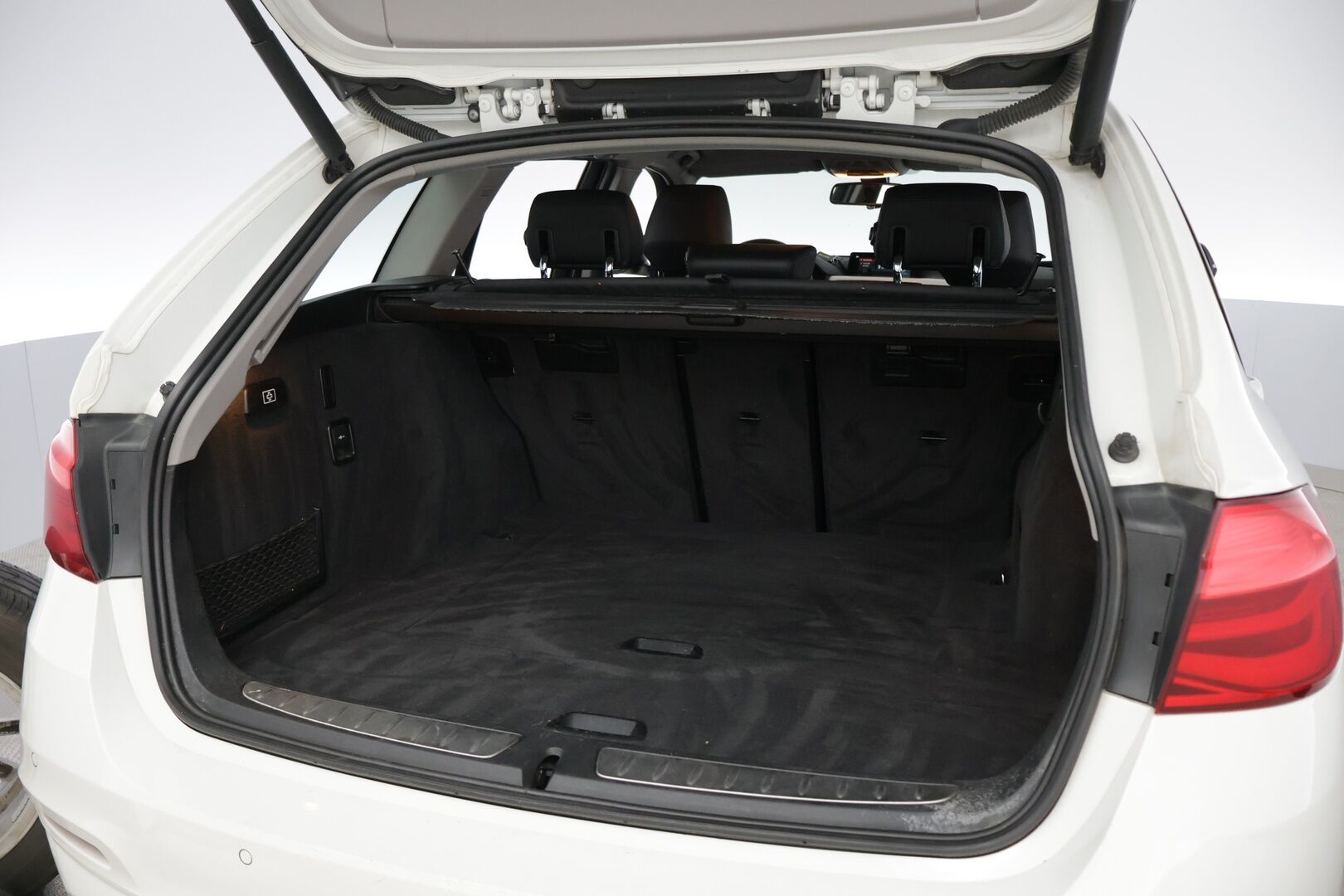 BMW 320 2019 F31 Touring 320i A xDrive Business Exclusive * Adapt.Vakkari / Vetokoukku / HUD / Sporttinahat / Peruutuskamera / LED - Lohkolämmitin / Ratinlämmitin / Juuri huollettu / Ei Adblue järjestelmää! - HULLUT AVAJAISHULINAT KORKOTARJOUS 3,29 %