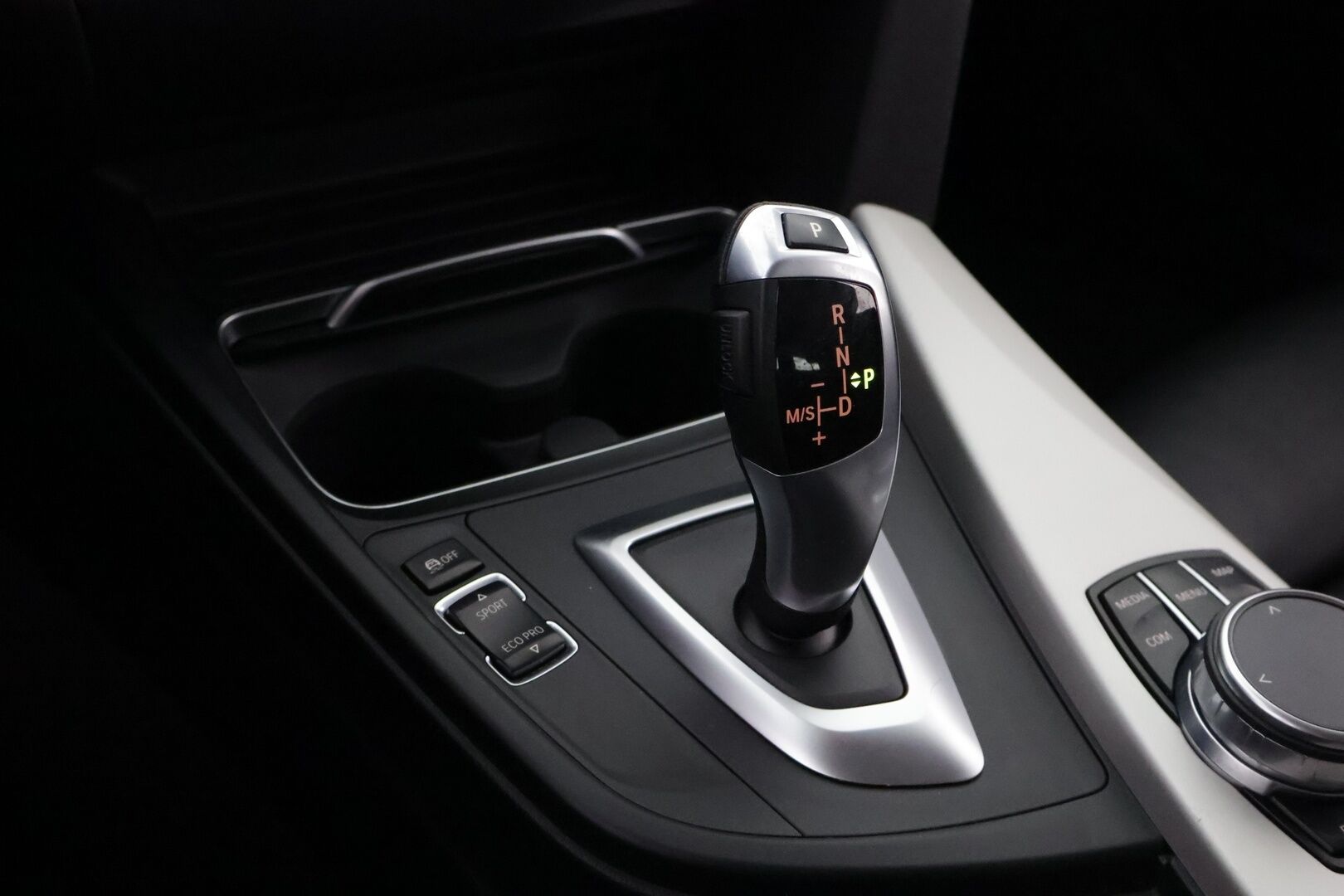 BMW 320 2019 F31 Touring 320i A xDrive Business Exclusive * Adapt.Vakkari / Vetokoukku / HUD / Sporttinahat / Peruutuskamera / LED - Lohkolämmitin / Ratinlämmitin / Juuri huollettu / Ei Adblue järjestelmää! - HULLUT AVAJAISHULINAT KORKOTARJOUS 3,29 %