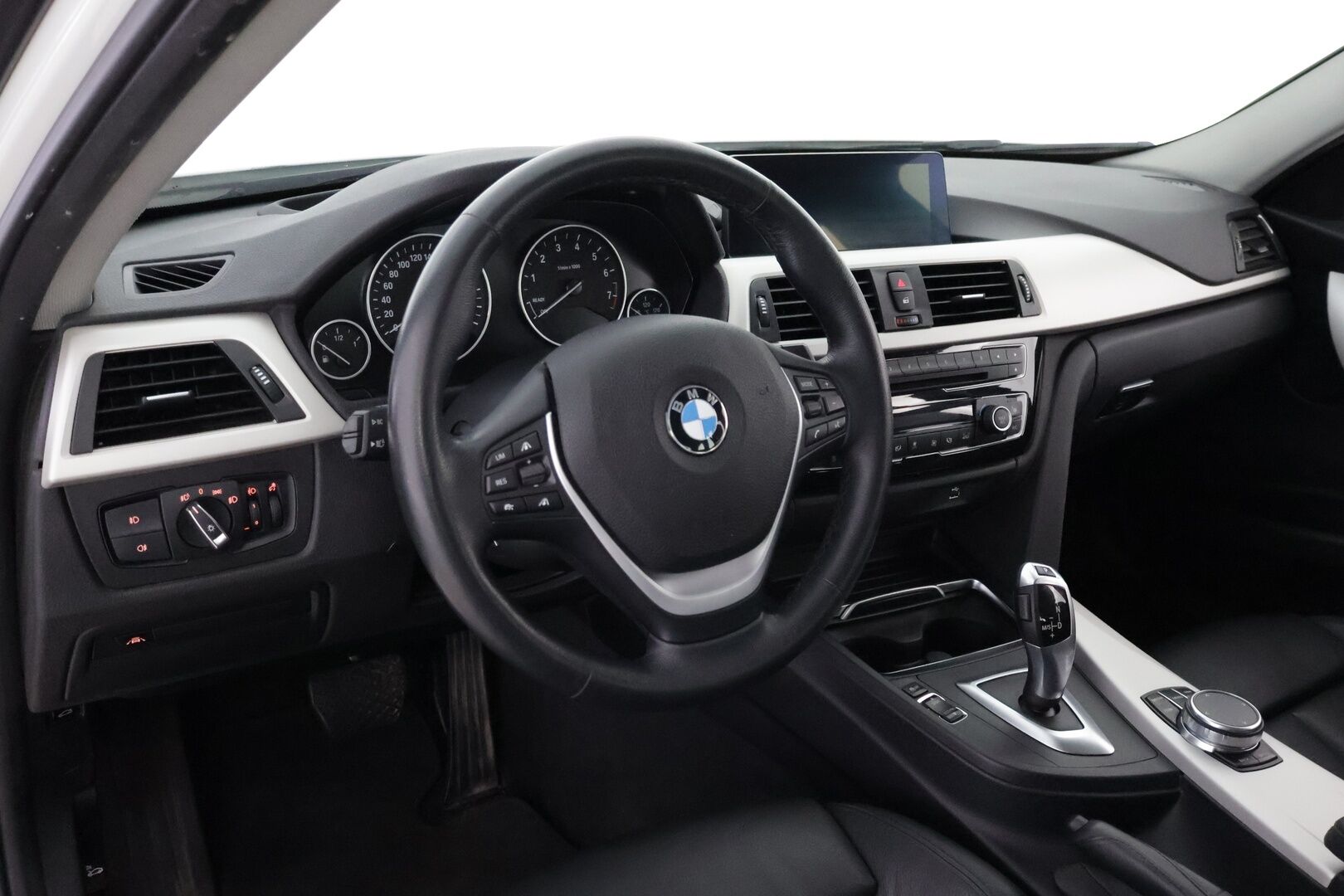 BMW 320 2019 F31 Touring 320i A xDrive Business Exclusive * Adapt.Vakkari / Vetokoukku / HUD / Sporttinahat / Peruutuskamera / LED - Lohkolämmitin / Ratinlämmitin / Juuri huollettu / Ei Adblue järjestelmää! - HULLUT AVAJAISHULINAT KORKOTARJOUS 3,29 %